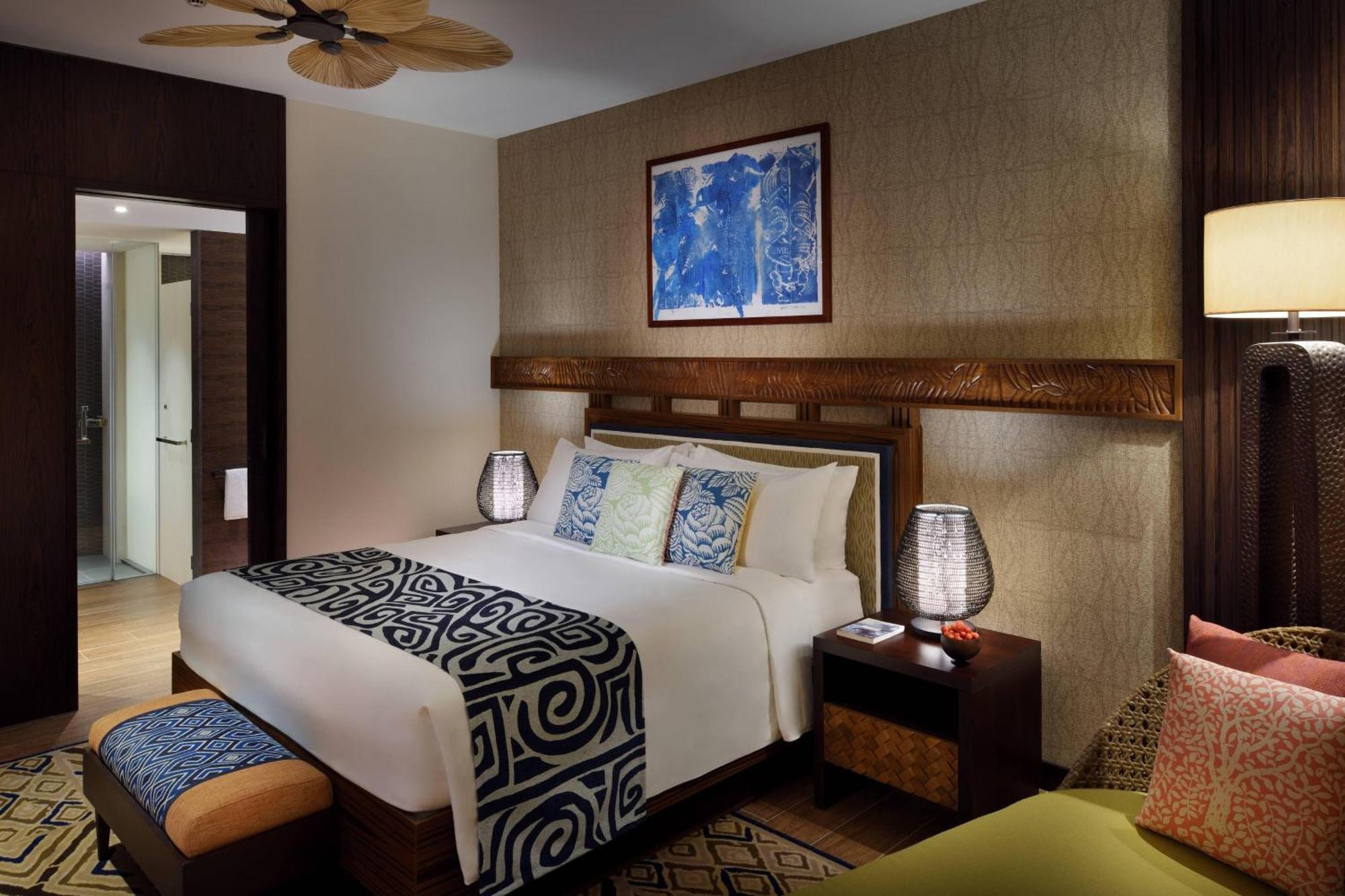 Room Theme Park Access 1 King Resort view Complimentary Beach Access to Sheraton JBR Shuttle to MOE & Dubai Mall