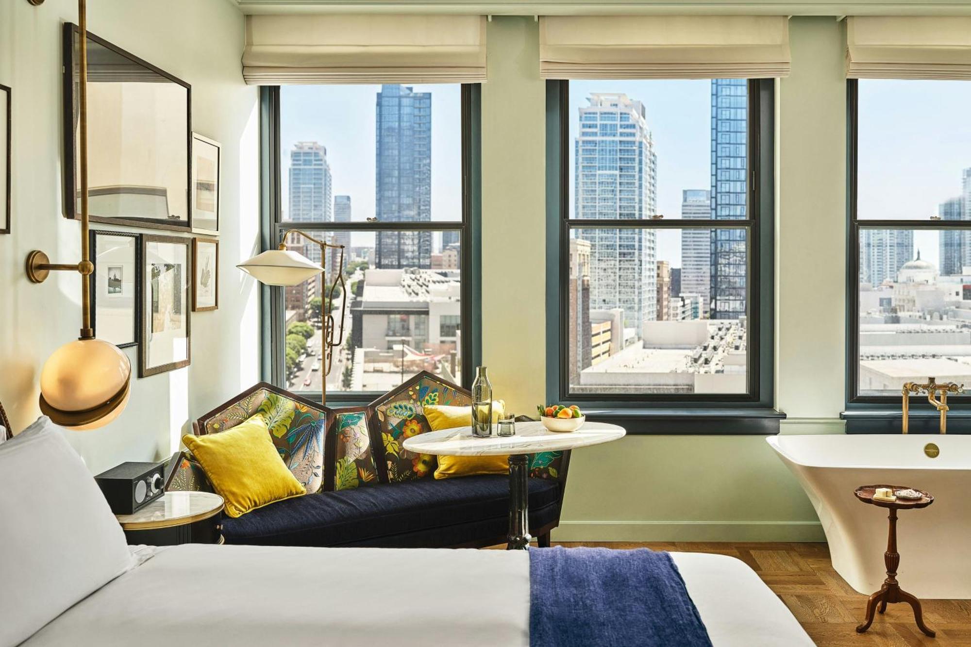 Salon King Room City View