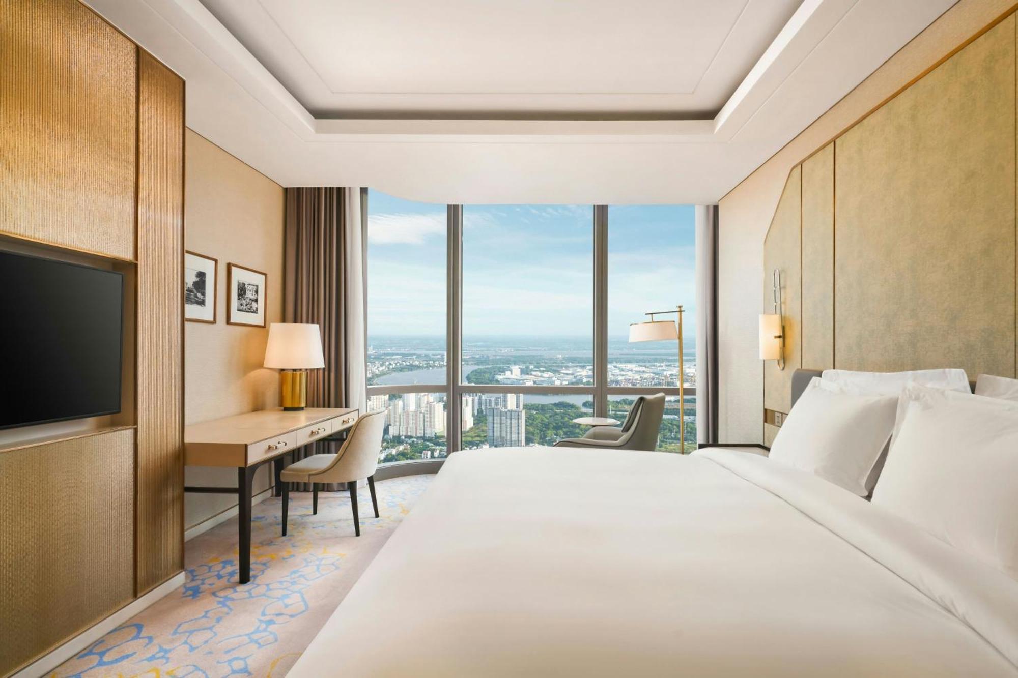 Premier King Room Sky View