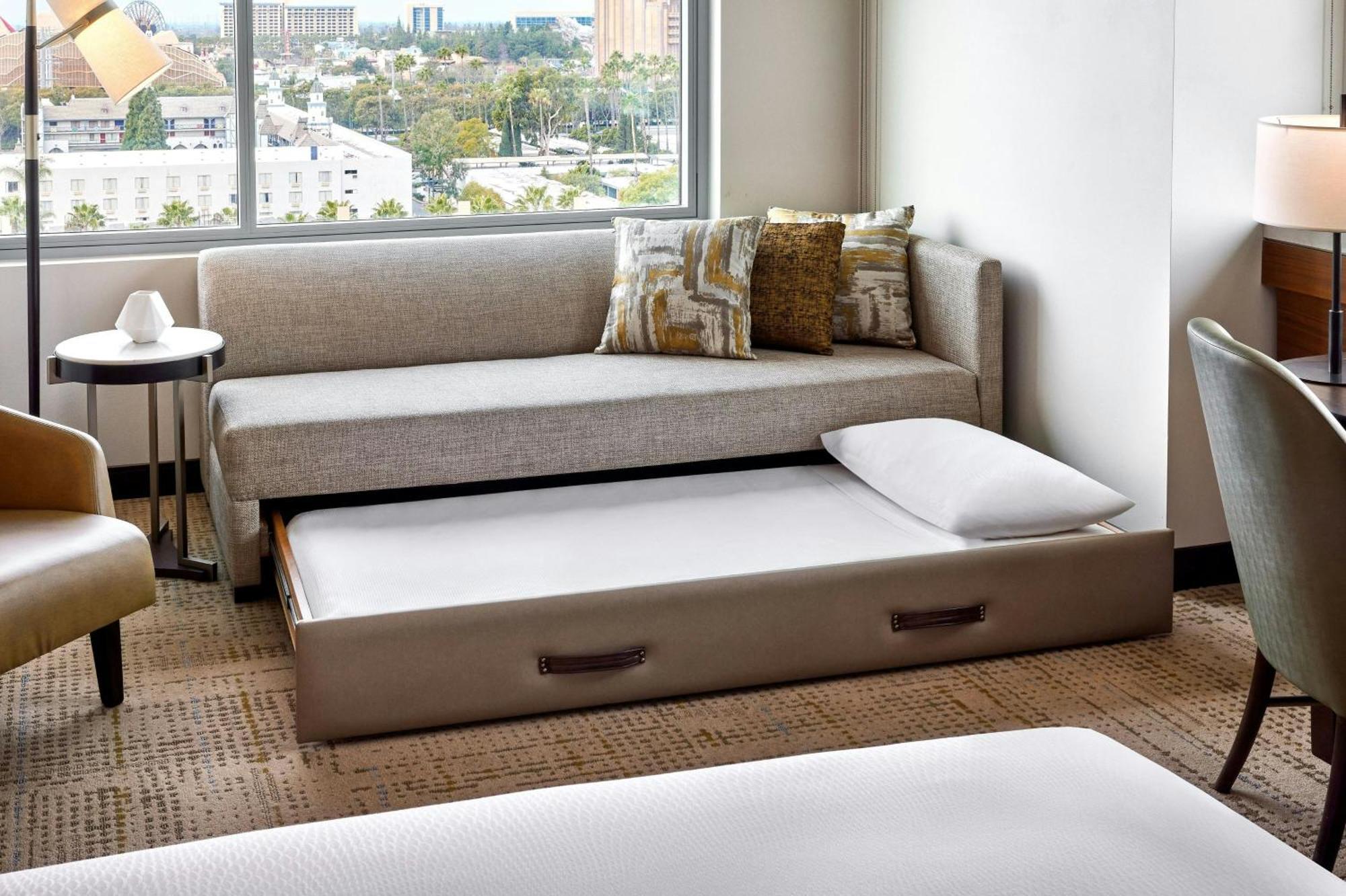 Deluxe Zimmer mit Kingsize-Bett und Stadtblick
