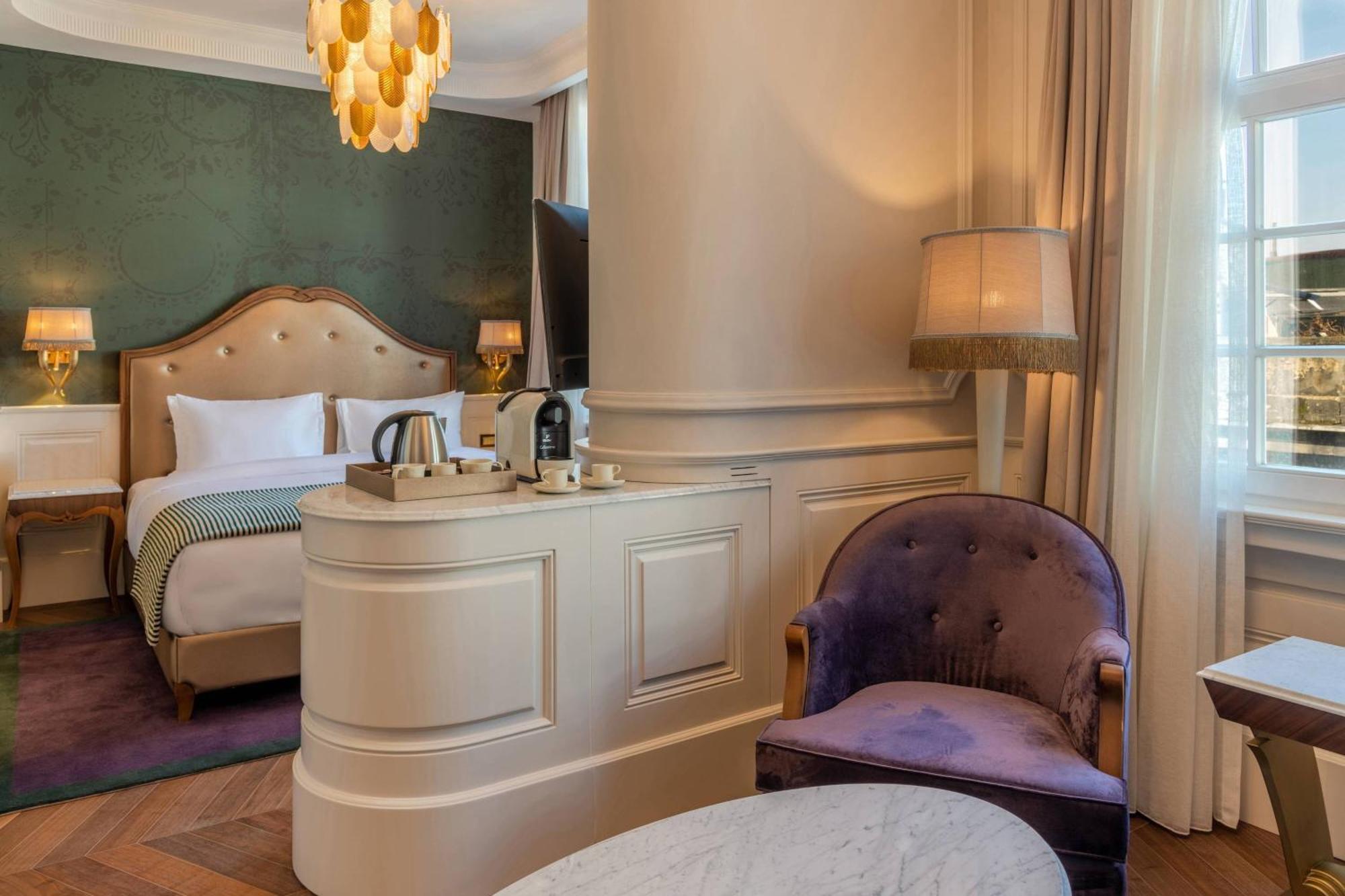 Grand Deluxe Guest Room 1 King