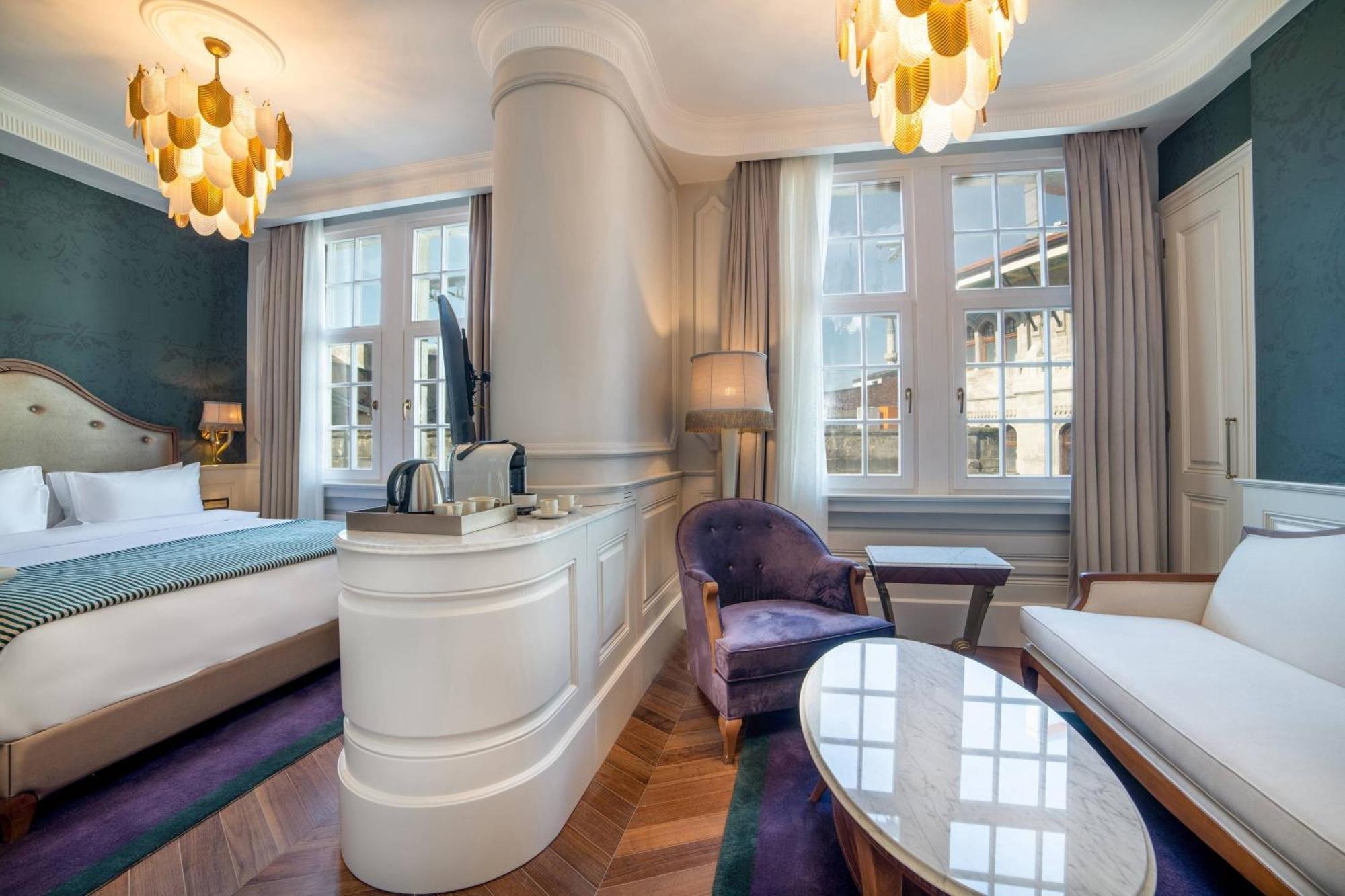 Grand Deluxe Guest Room 1 King