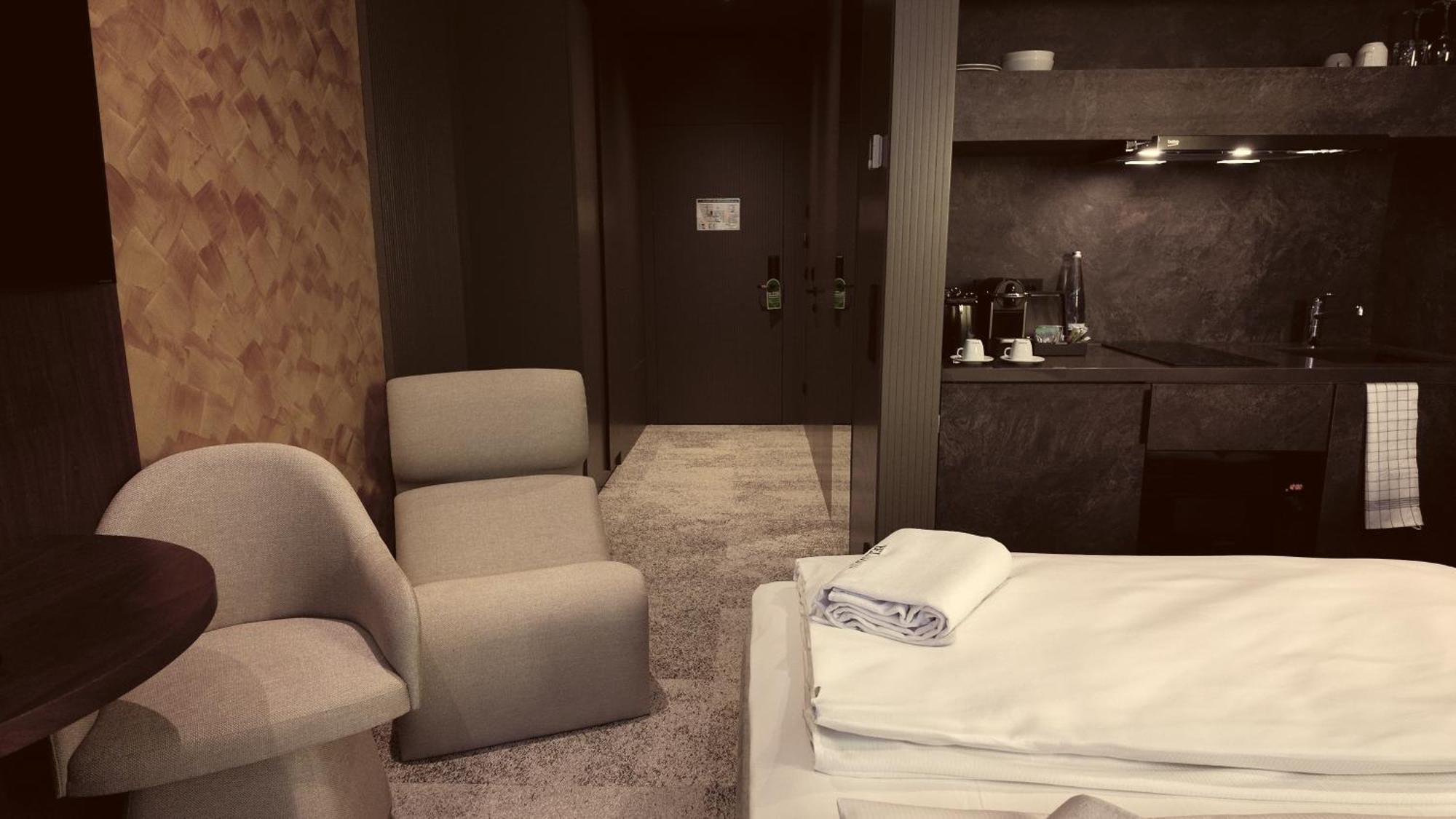 Deluxe Queen Room