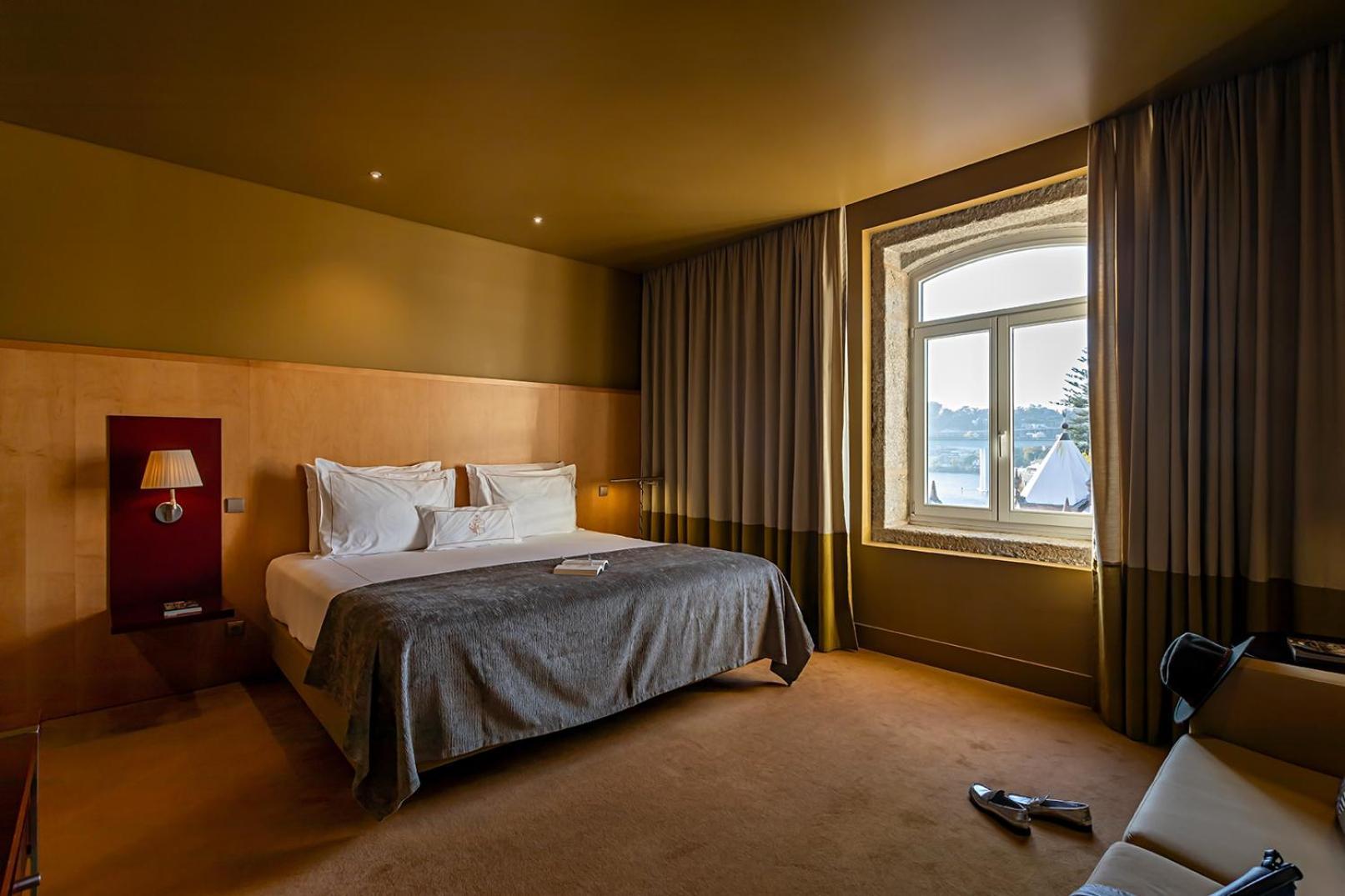 Quarto Executivo com Cama de Casal ou 2 de Solteiro
