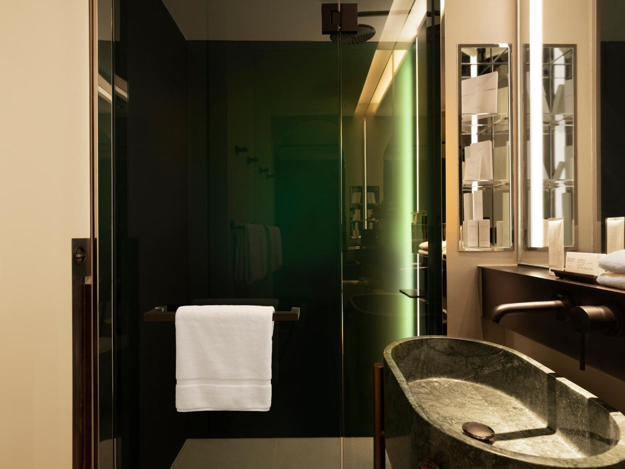 Signature Corner Room
