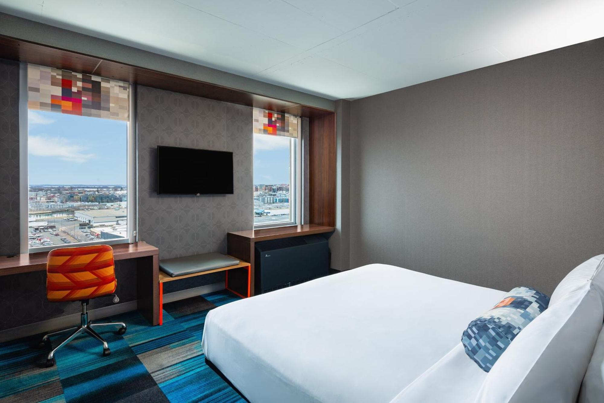 Aloft King Guest room 1 King