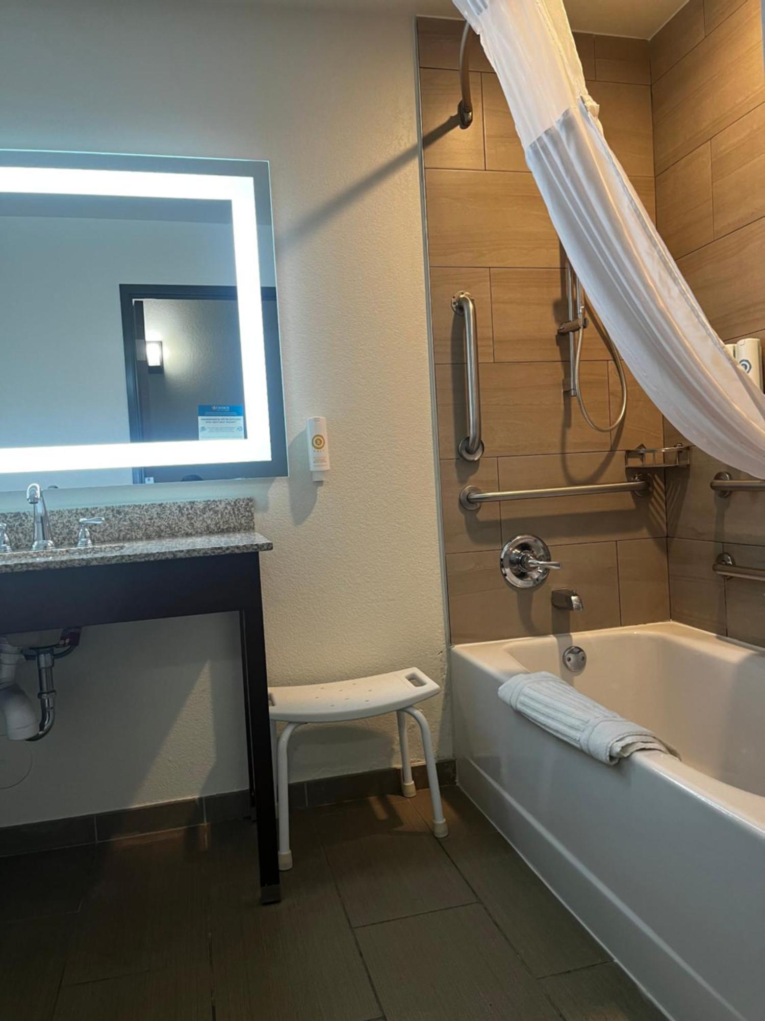 King Suite - Accessible/Non-Smoking,1645035365:JPEG