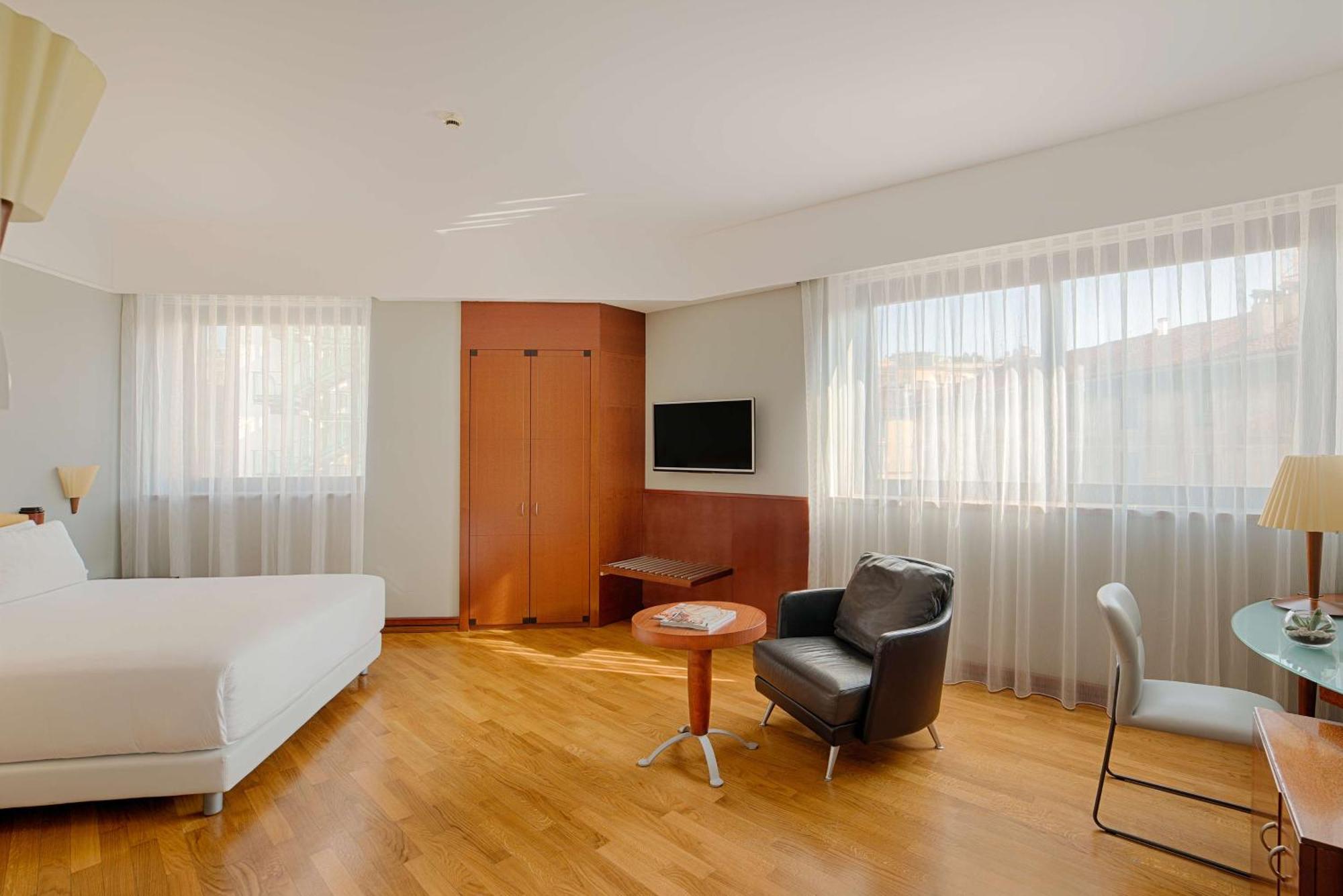 Superior Double or Twin XL Room