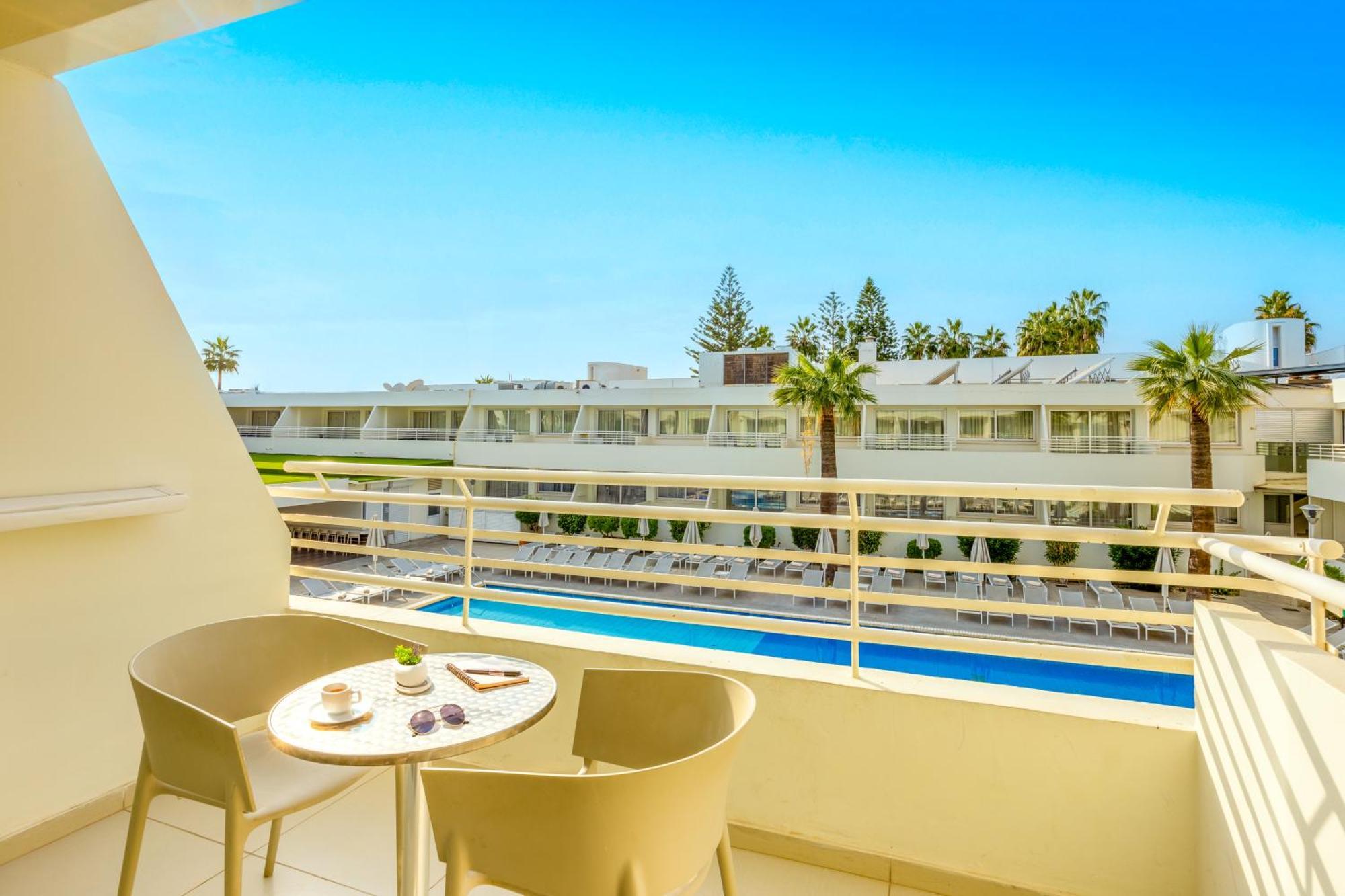 Apartment Pool View