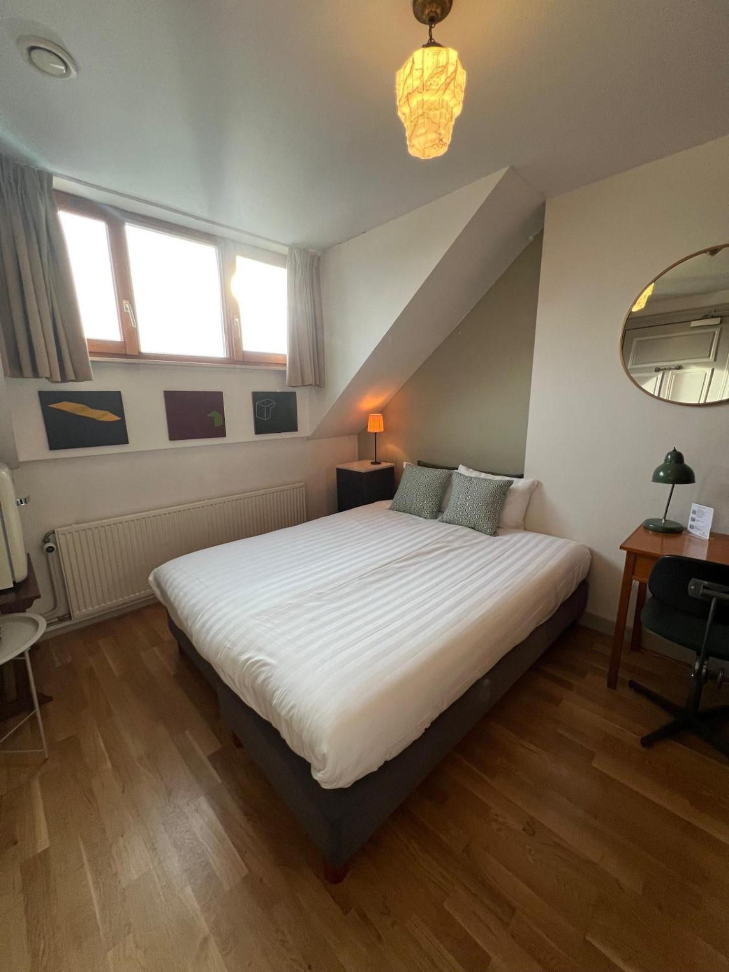 Budget Double Room Shower
