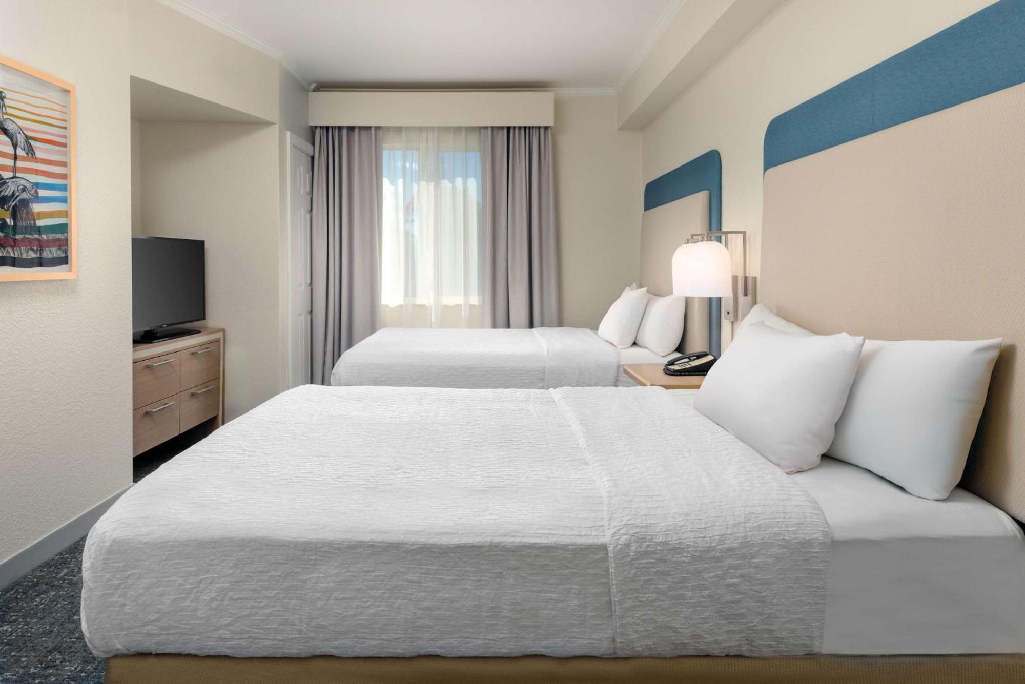 One-Bedroom Suite with Two Double Beds - Non-Smoking,1646901846:JPEG