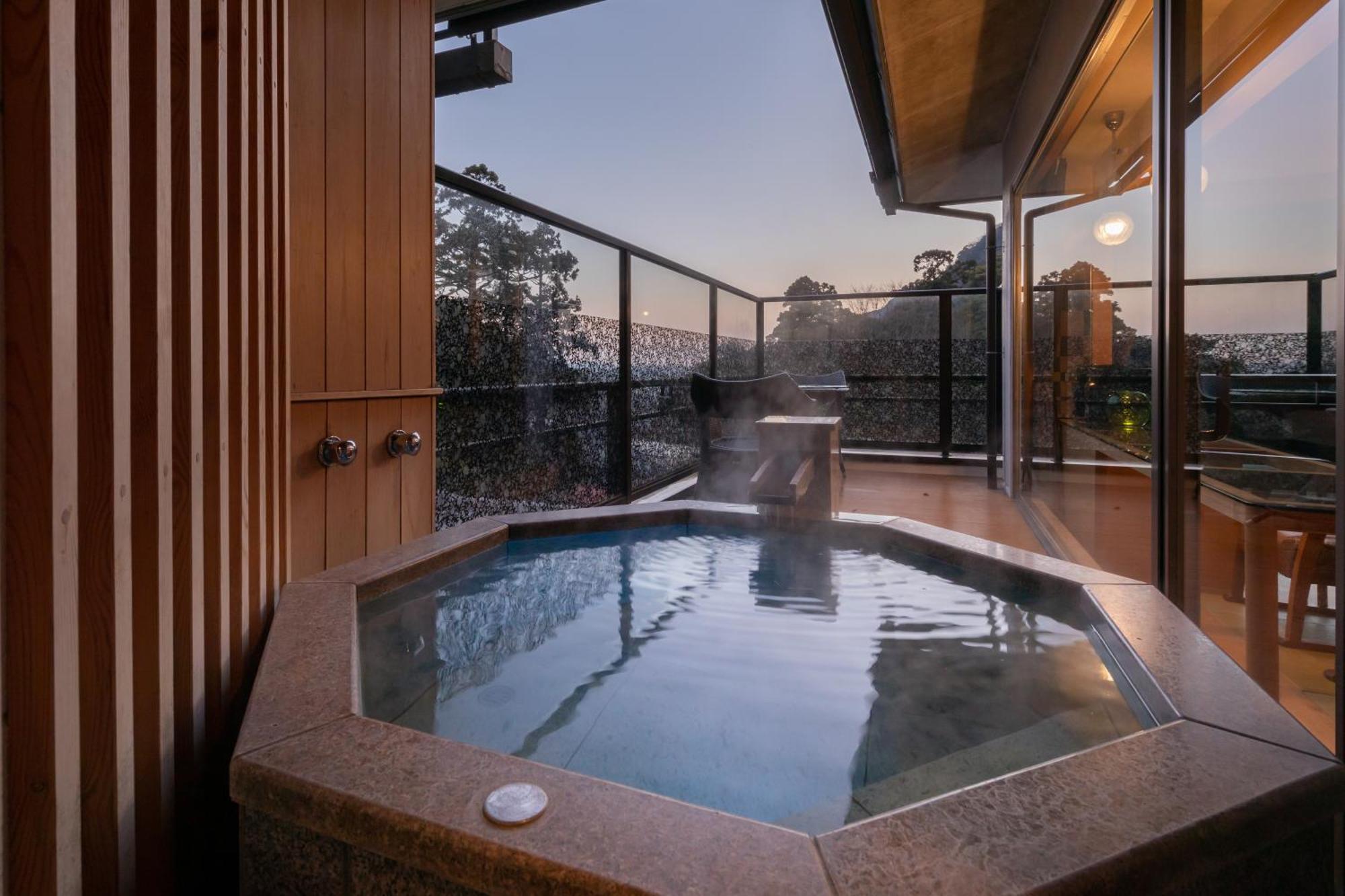 Corner Twin Room Open-Air Bath KAORI
