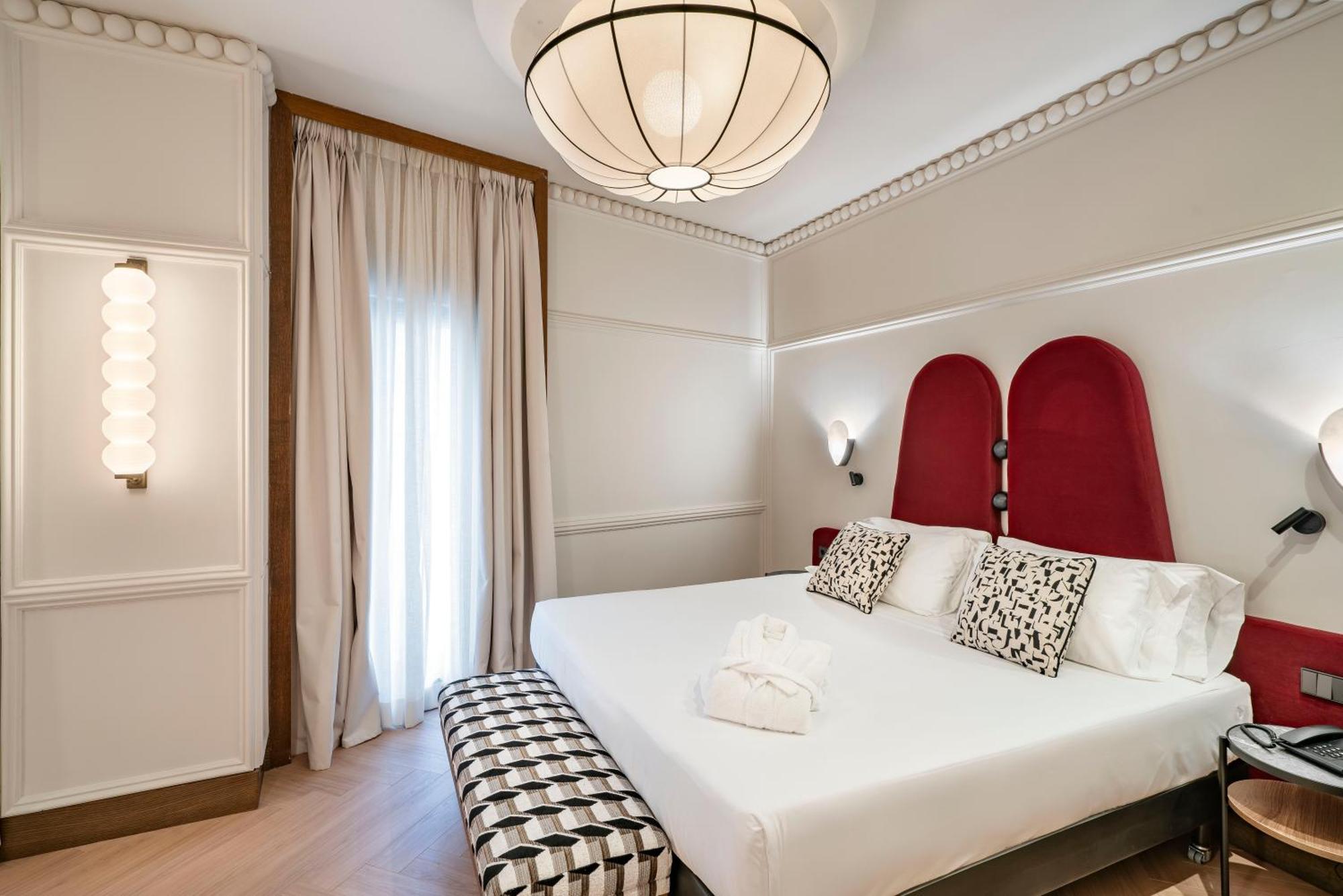 Superior Double Room Balcony Barrio de las Letras Views