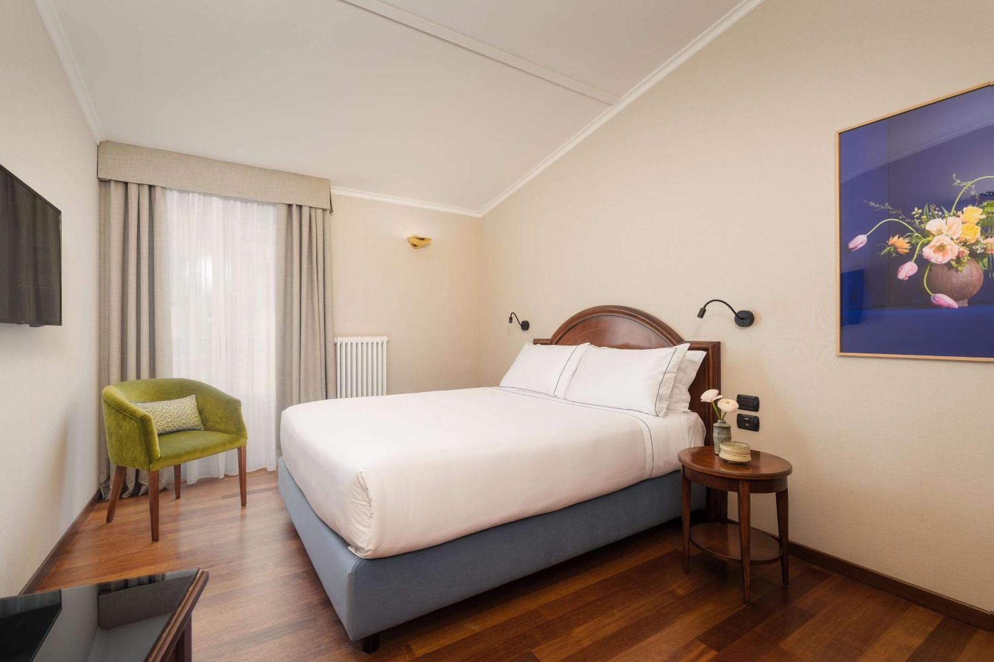 Standard Queen Room