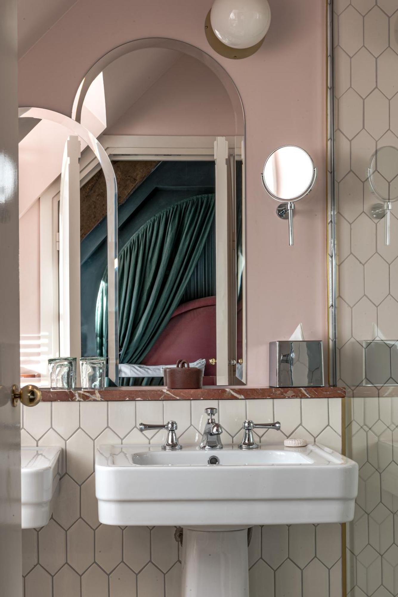 Junior Suite Parisian Eaves