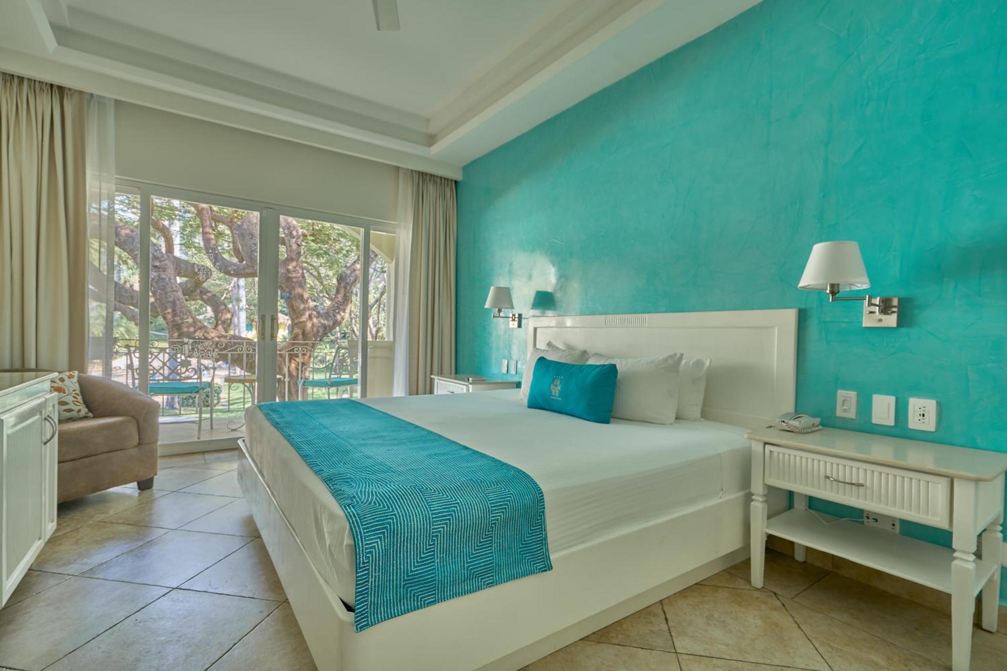 Family Pool View King Bed
