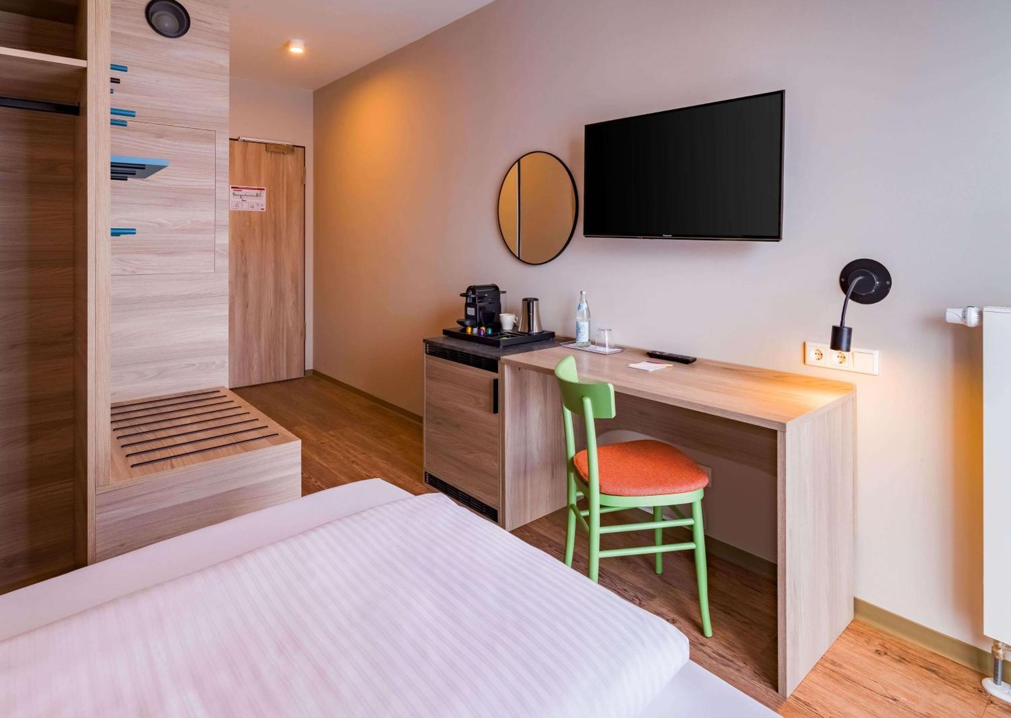 Premium Room One Queen Bed