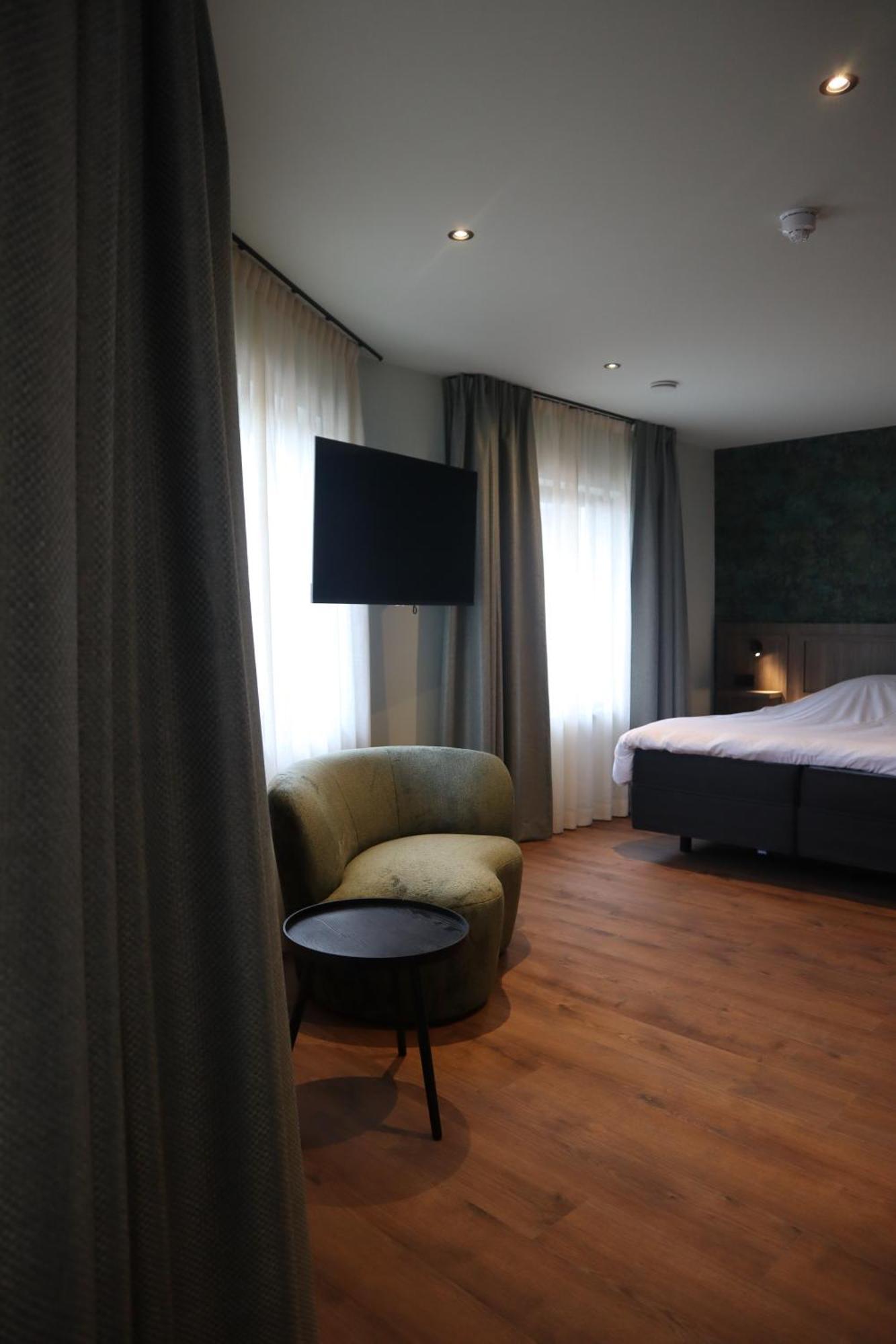 Superior King Suite