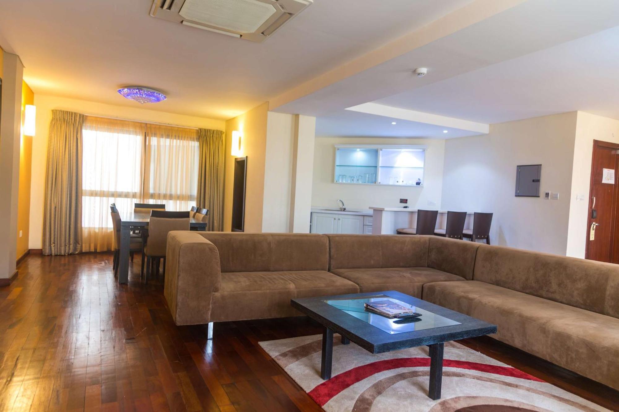 Two-Bedroom King Penthouse Apartment Kitchen Private Garden Balcony Non-Smoking