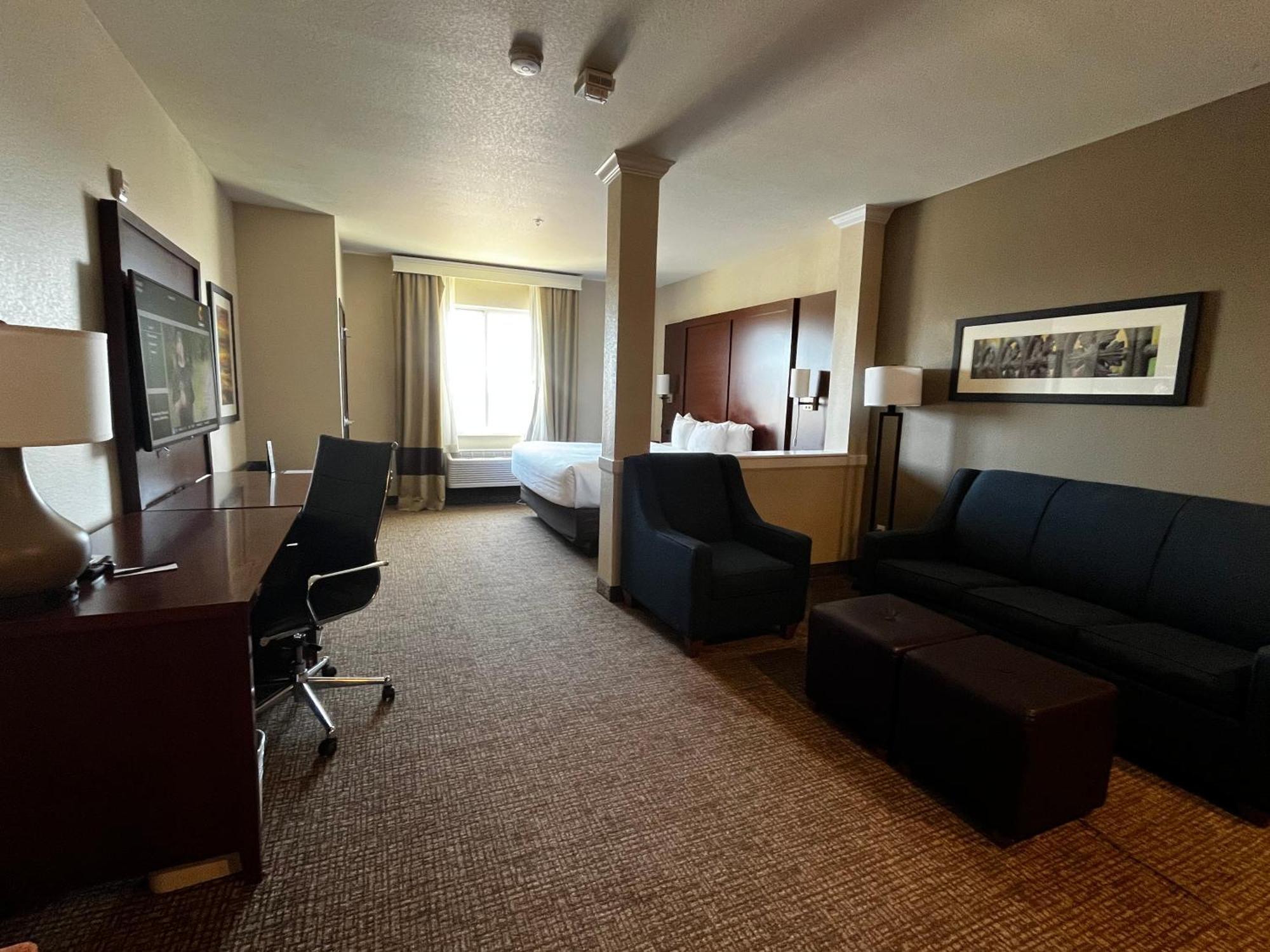 King Suite with Sofa Bed - Non-Smoking,1653560825:JPEG