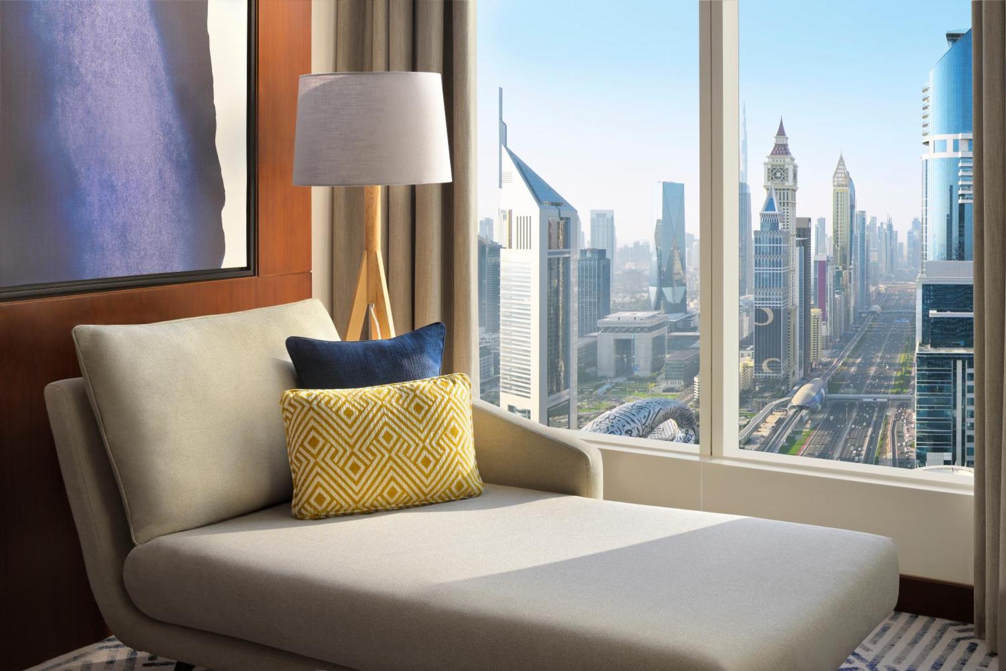 Deluxe King Room City View Club Room