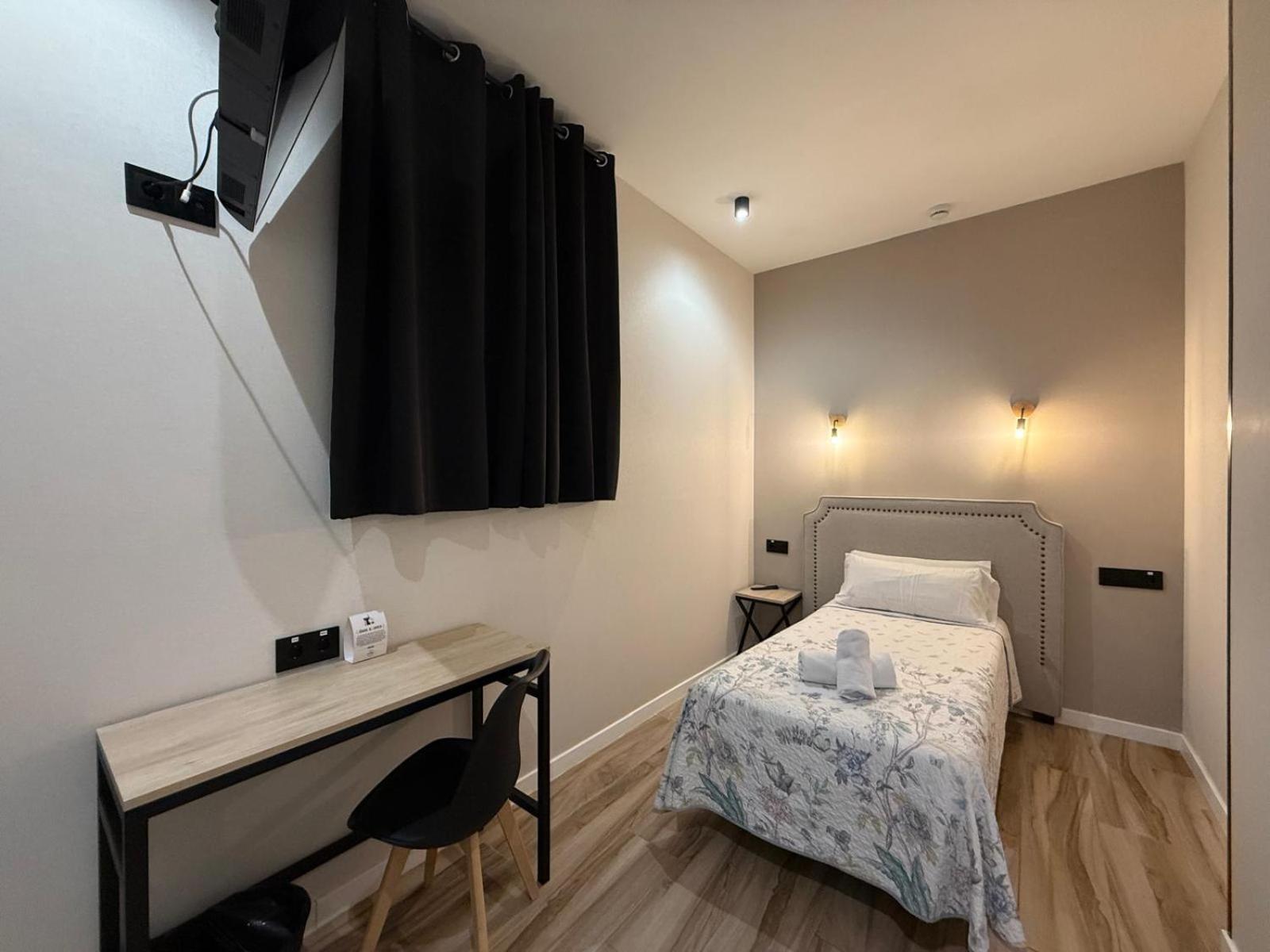 Single Room Private Bathroom