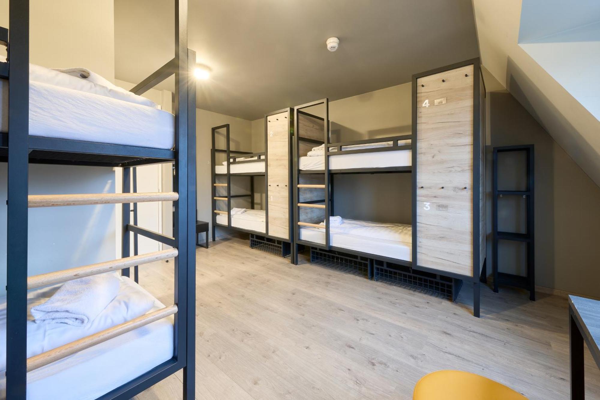 Bed 6-Bed Dormitory Room