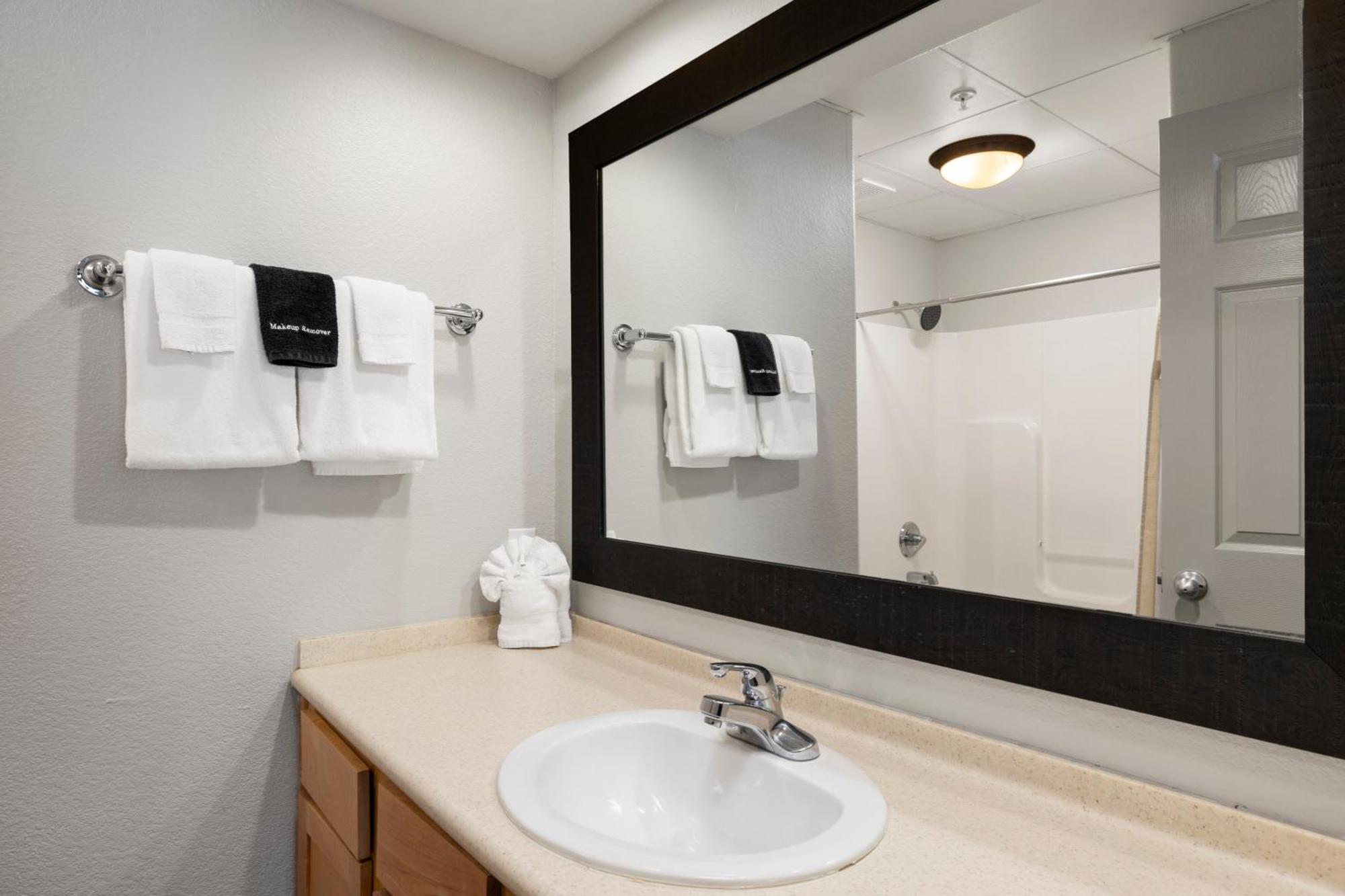 2 Bdrm Luxury Condo Jacuzzi w/ Kitchen,1660298486:JPEG