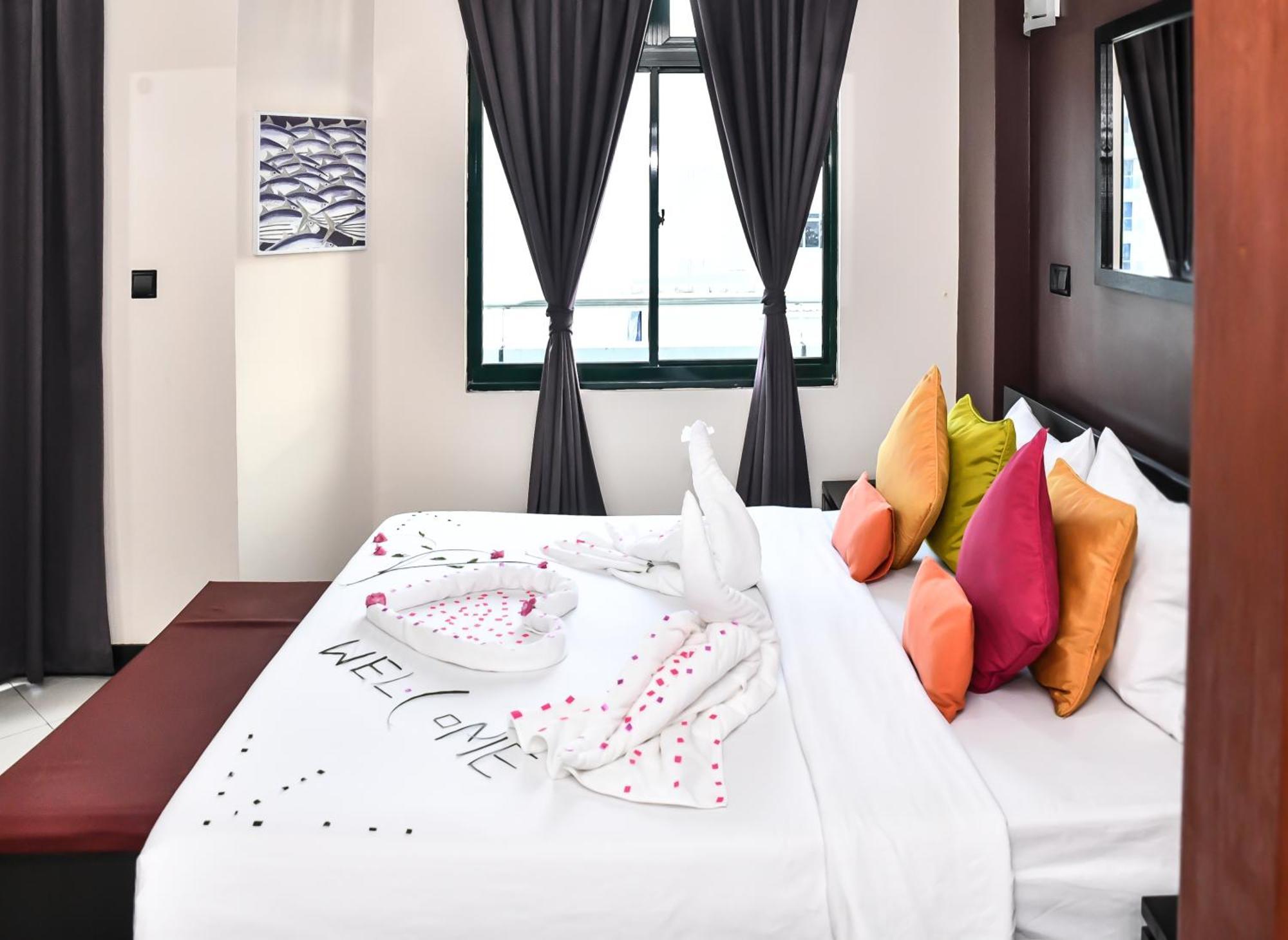 Business Deluxe Room (Free Return Airport Transfer and 10% off on Food & Beverage),1661113414:JPEG