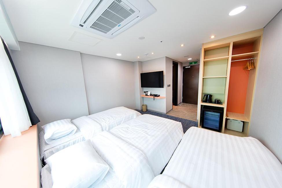 Triple Room,1661664778:JPEG