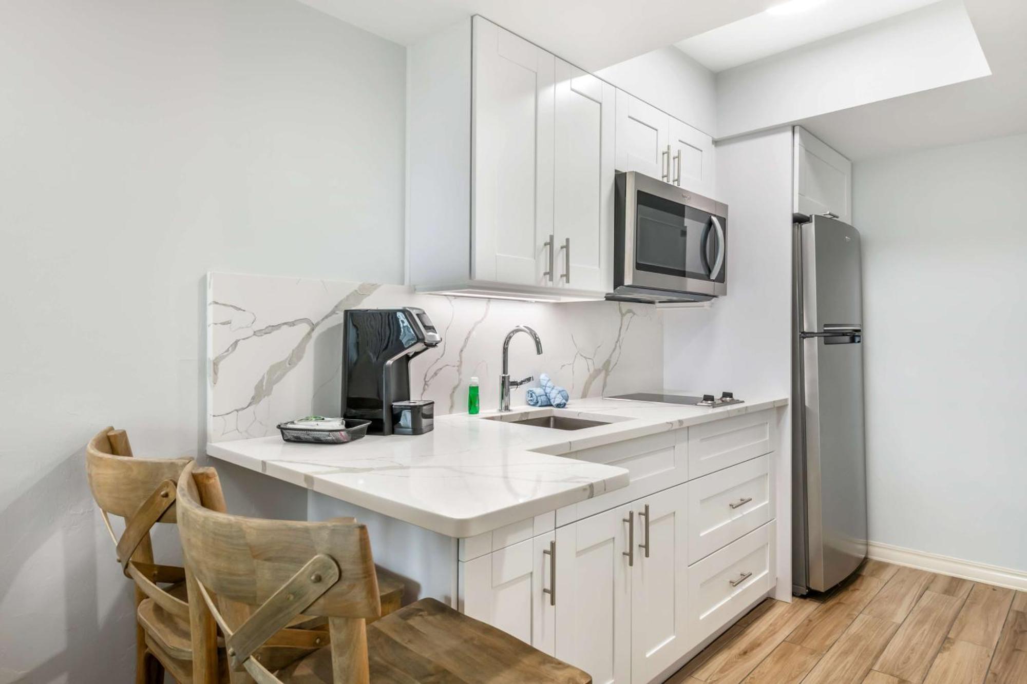 King Room Kitchen Poolside or Ground Floor or Non-Smoking