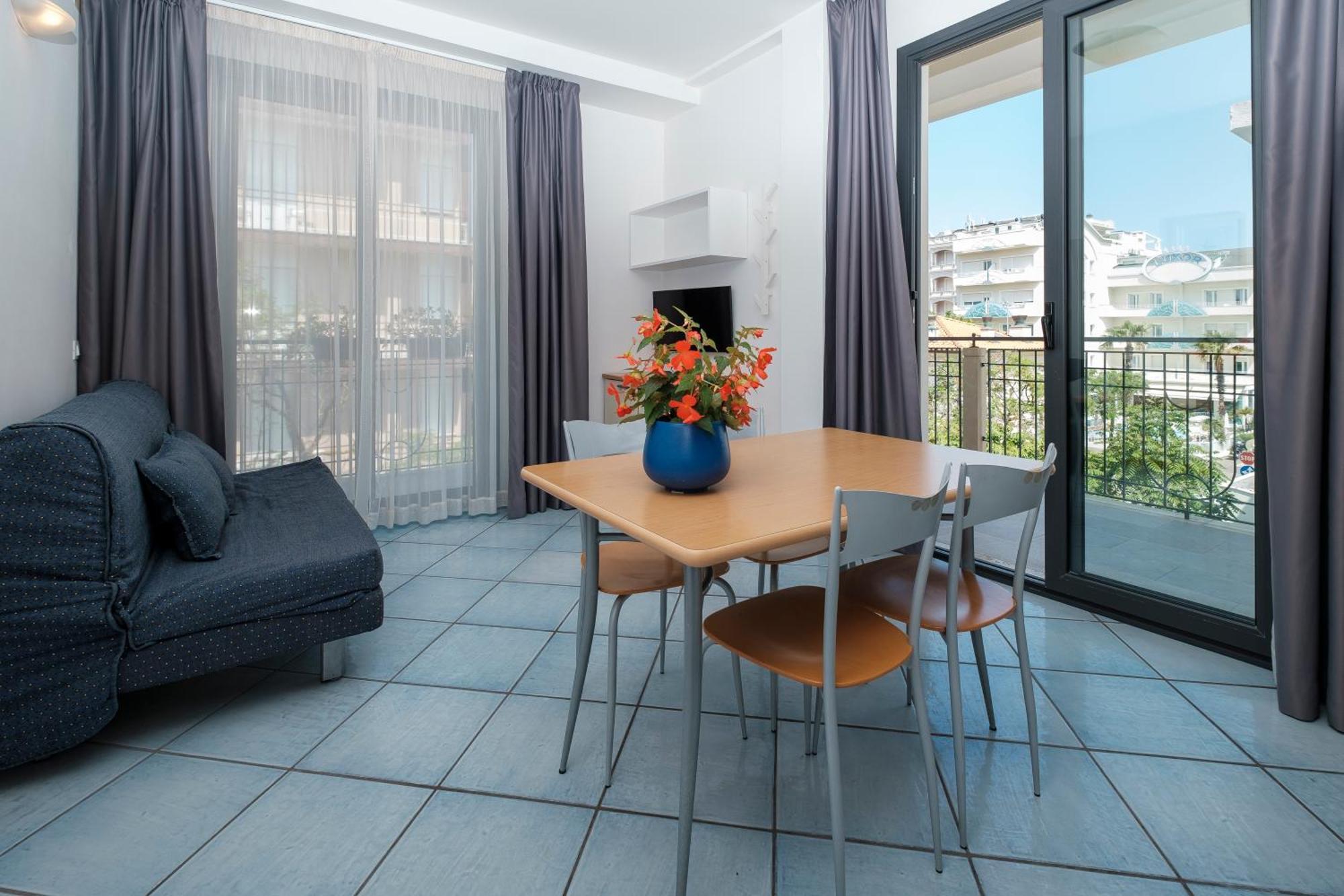 One-Bedroom Apartment Sea View Balcony