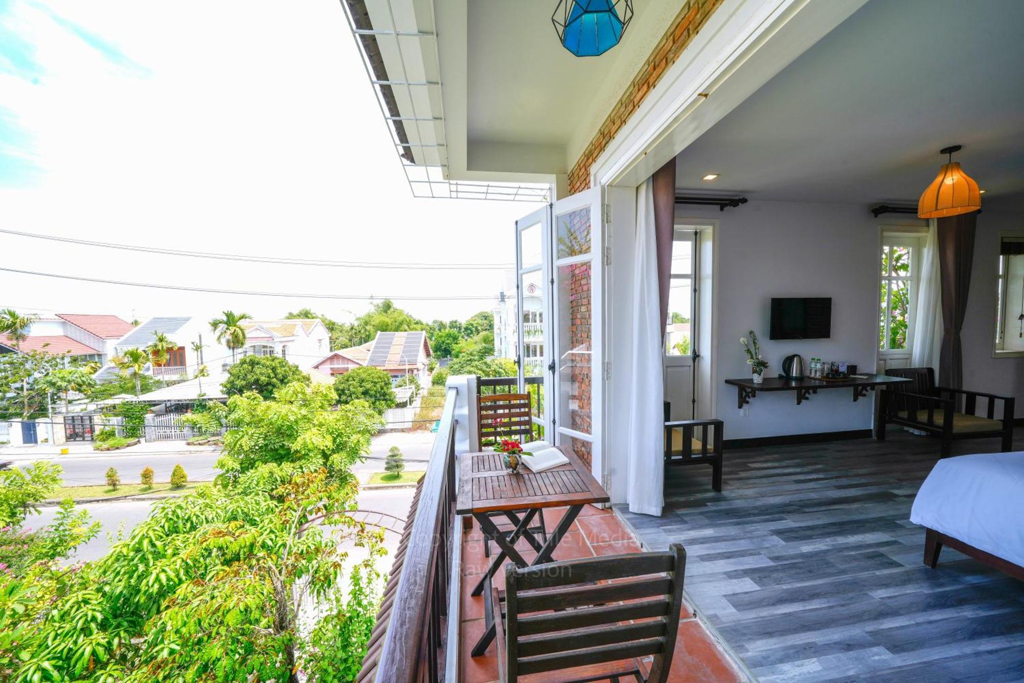 Queen Room Garden View