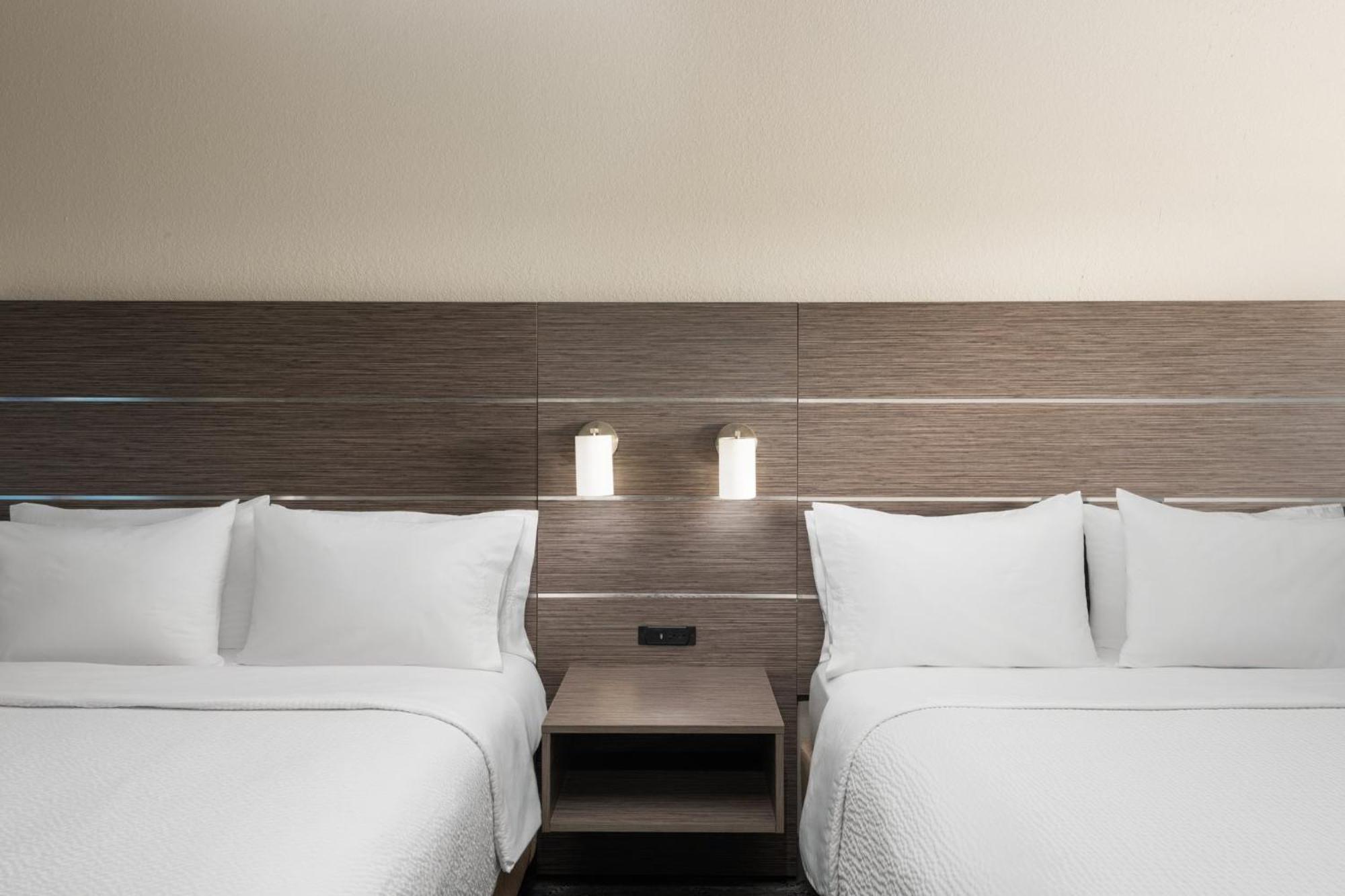 Standard Room with Two Queen Beds,1668092167:JPEG