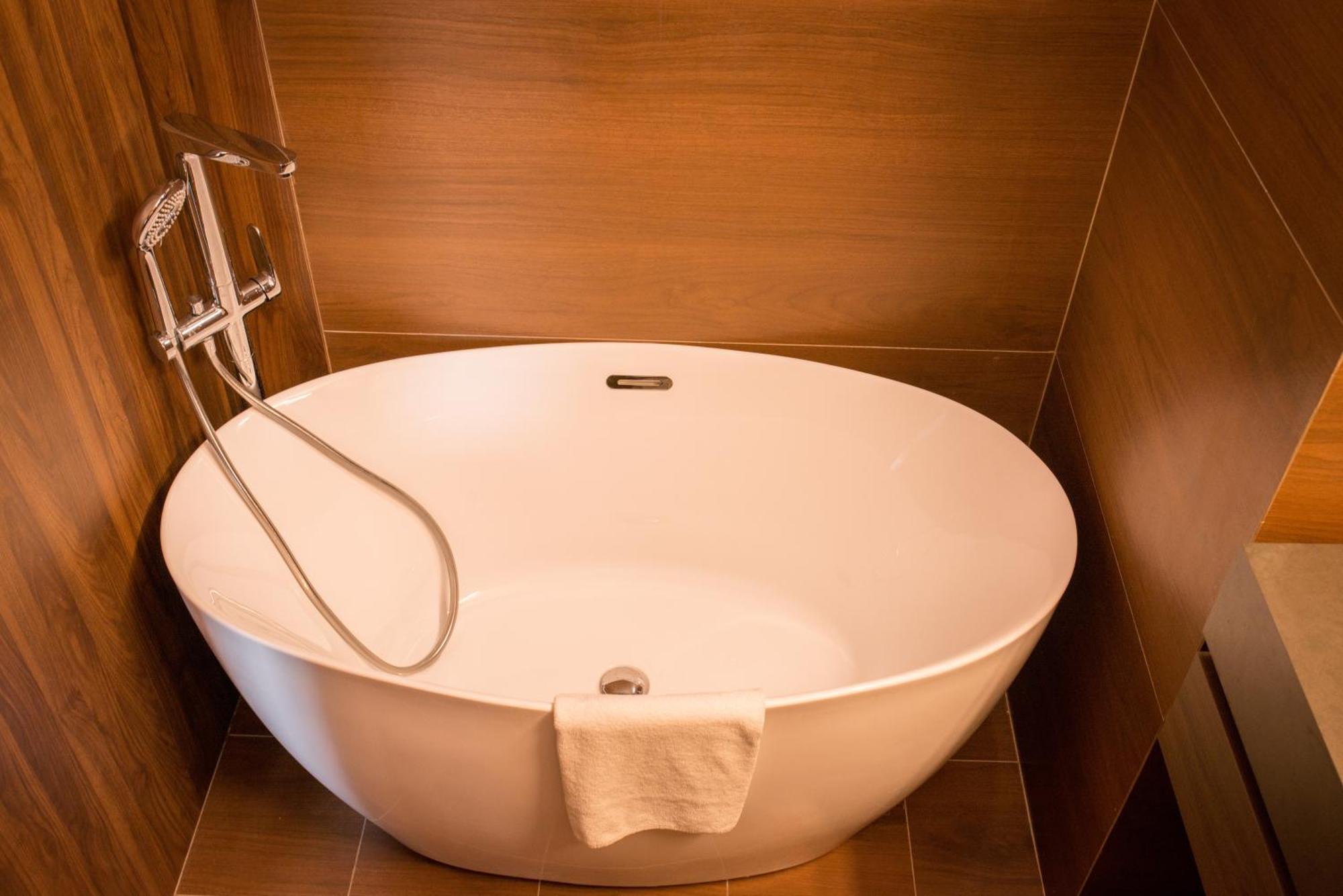 Suite 1 Room 1 Queen Bed