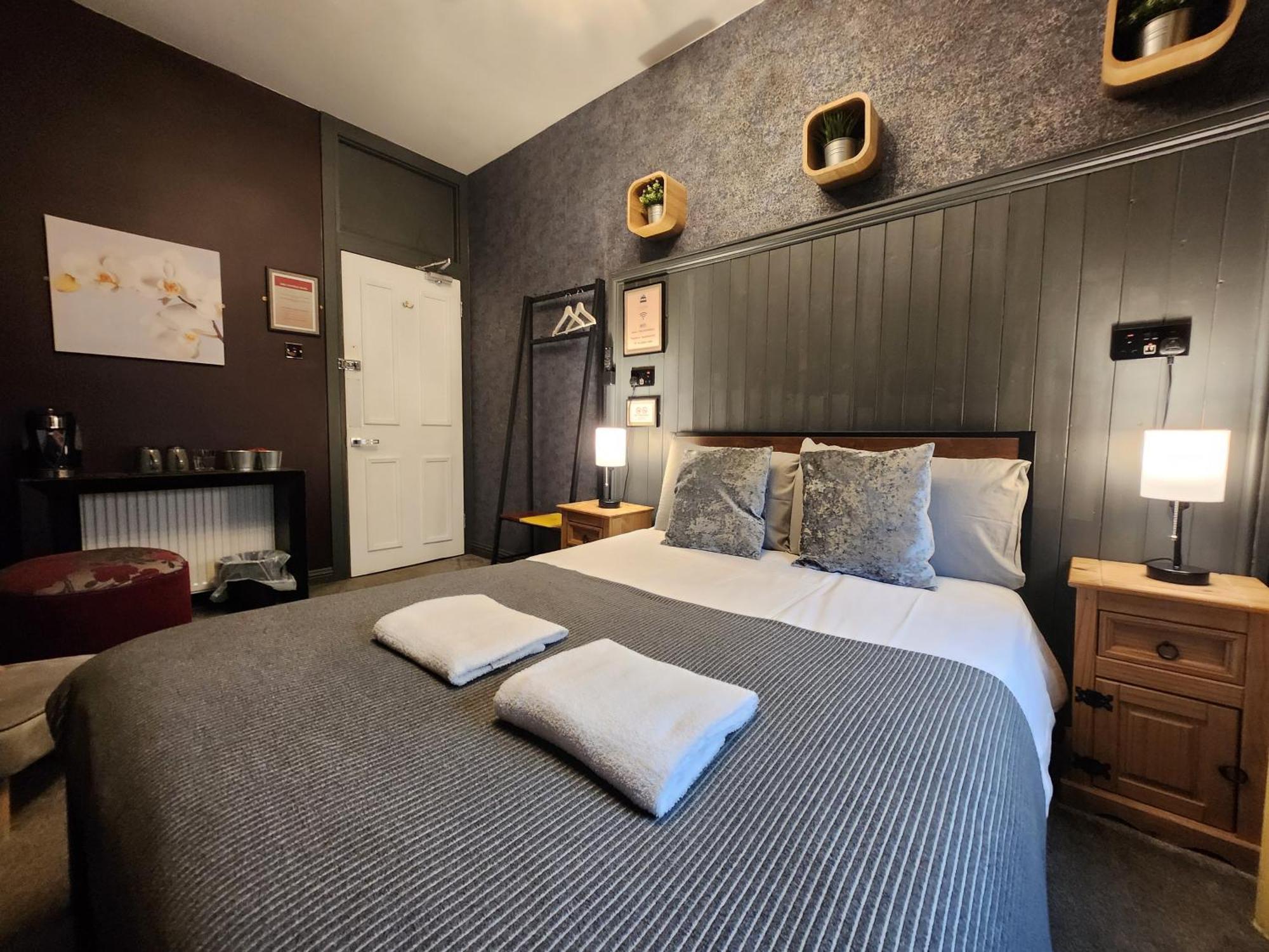 Budget Double Room Private External Bathroom