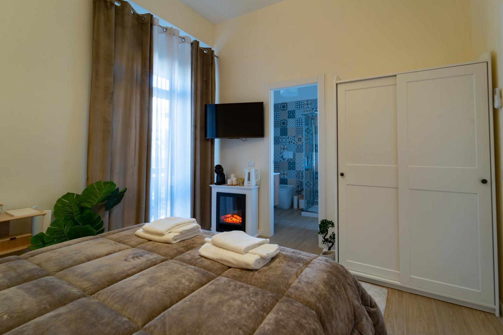 Double Room Private Bathroom