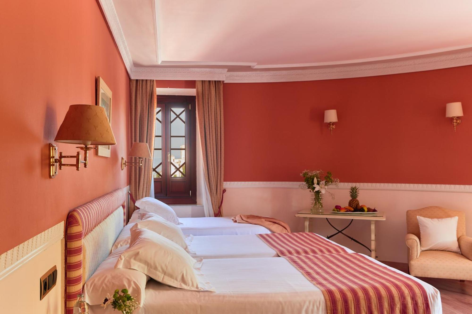 Standard Twin Room with One Extra Single Bed - Non-Smoking,1672567569:JPEG