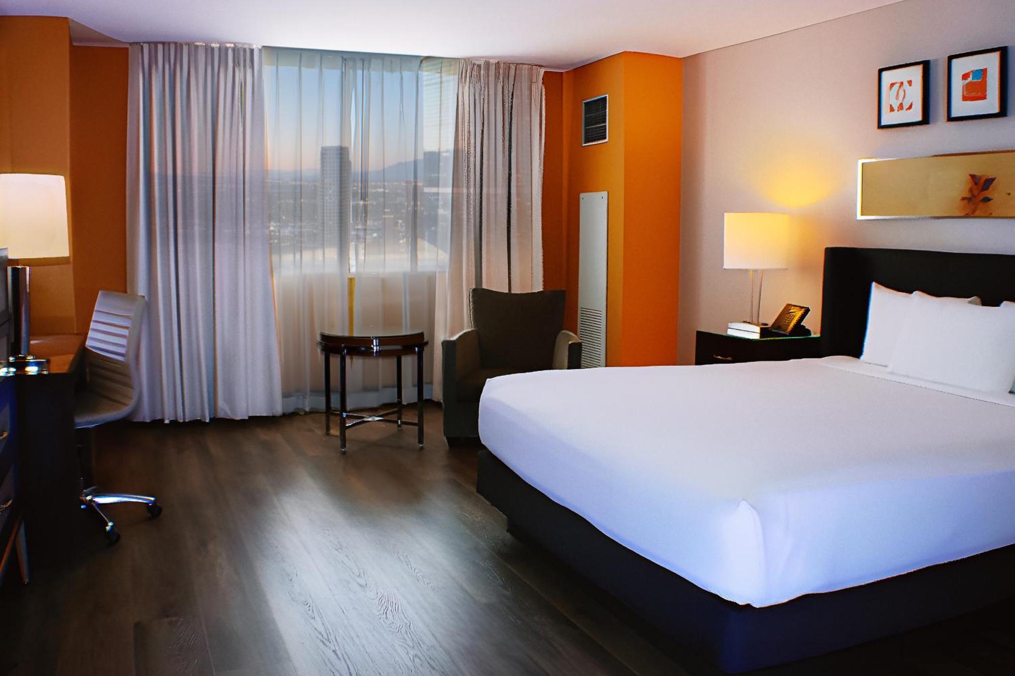 Quarto com Cama Queen-size Recém Reformado na Torre Oeste