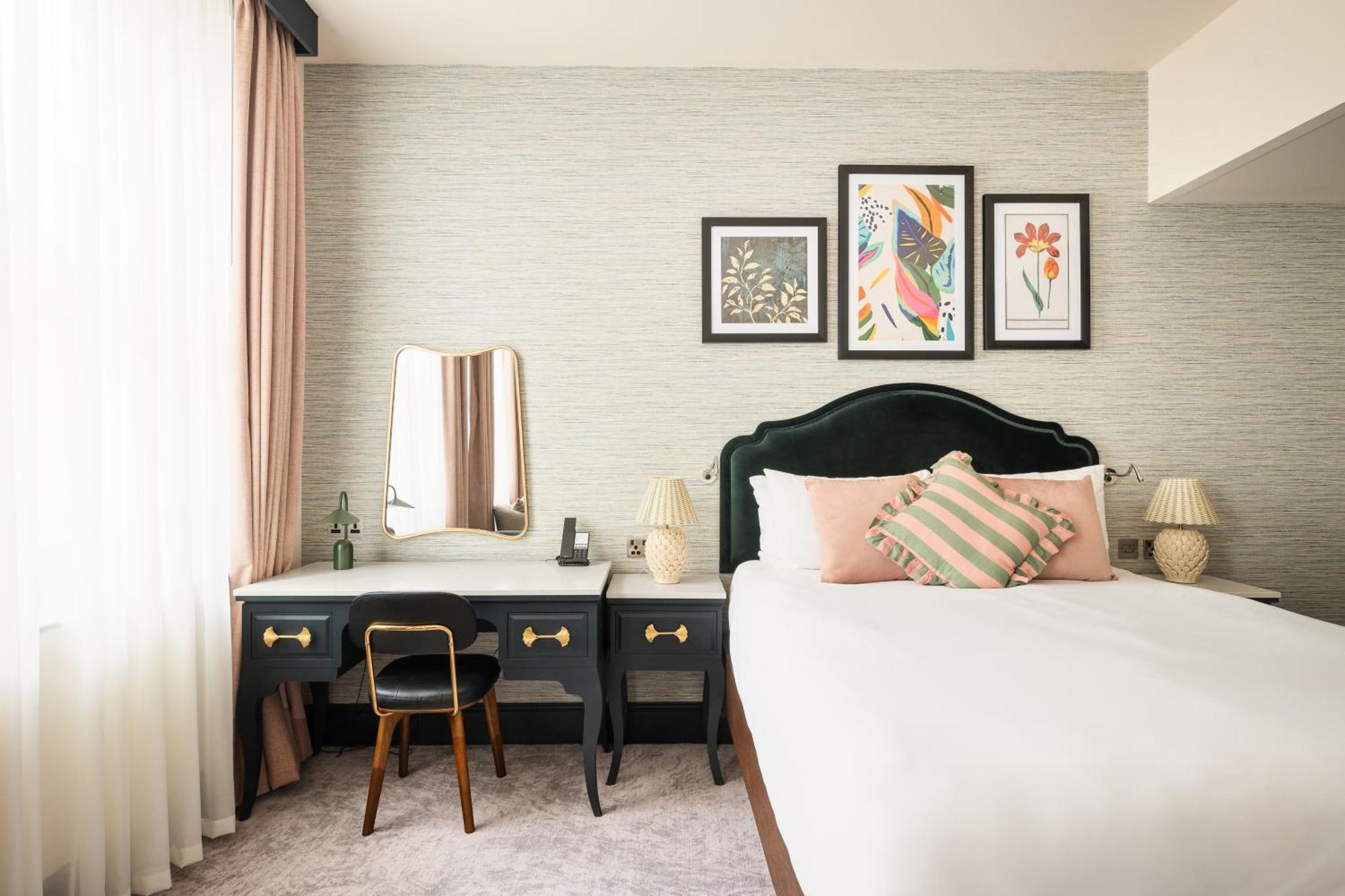 Premium Queen Room