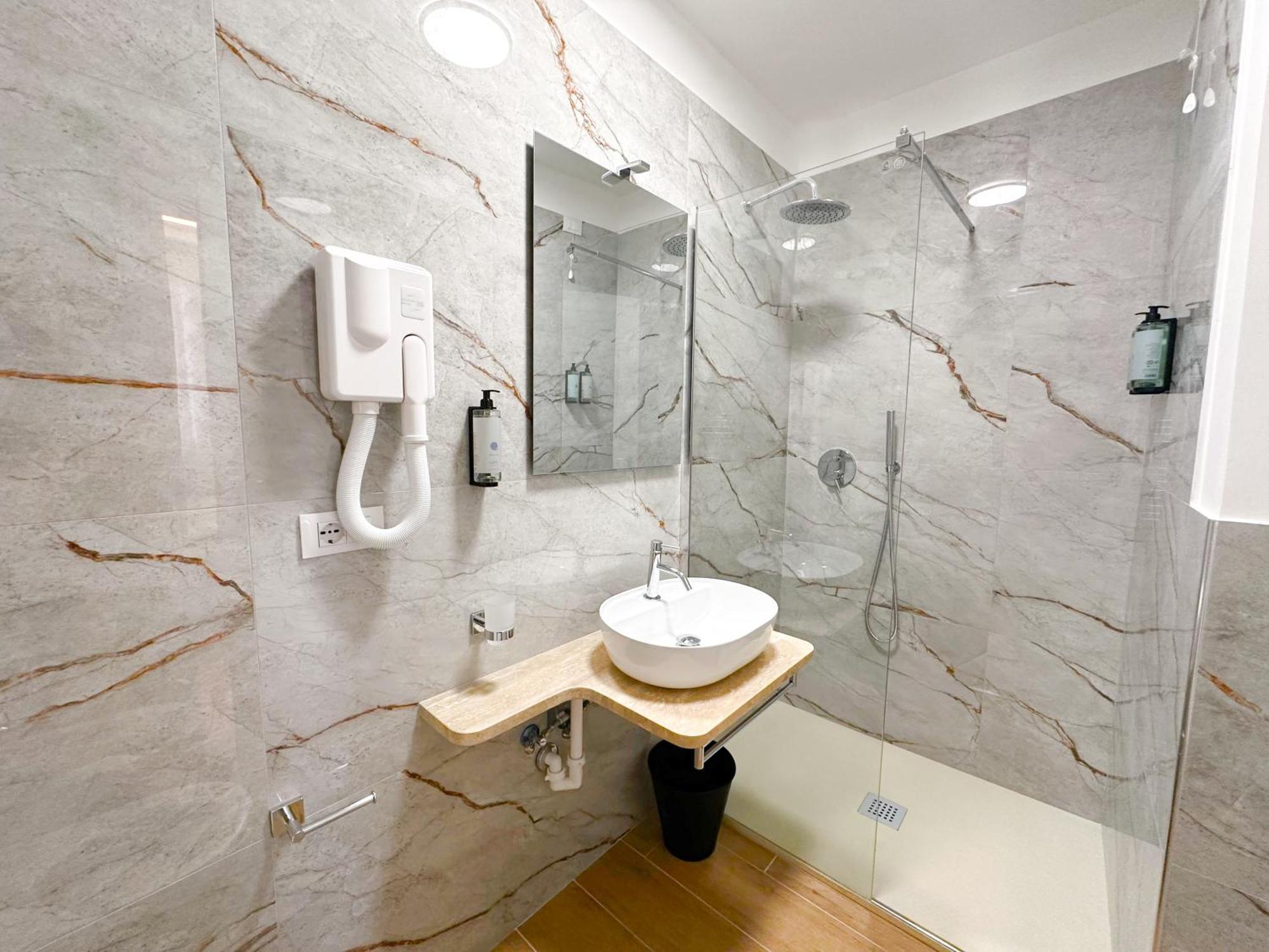 Quadruple Room Private Bathroom
