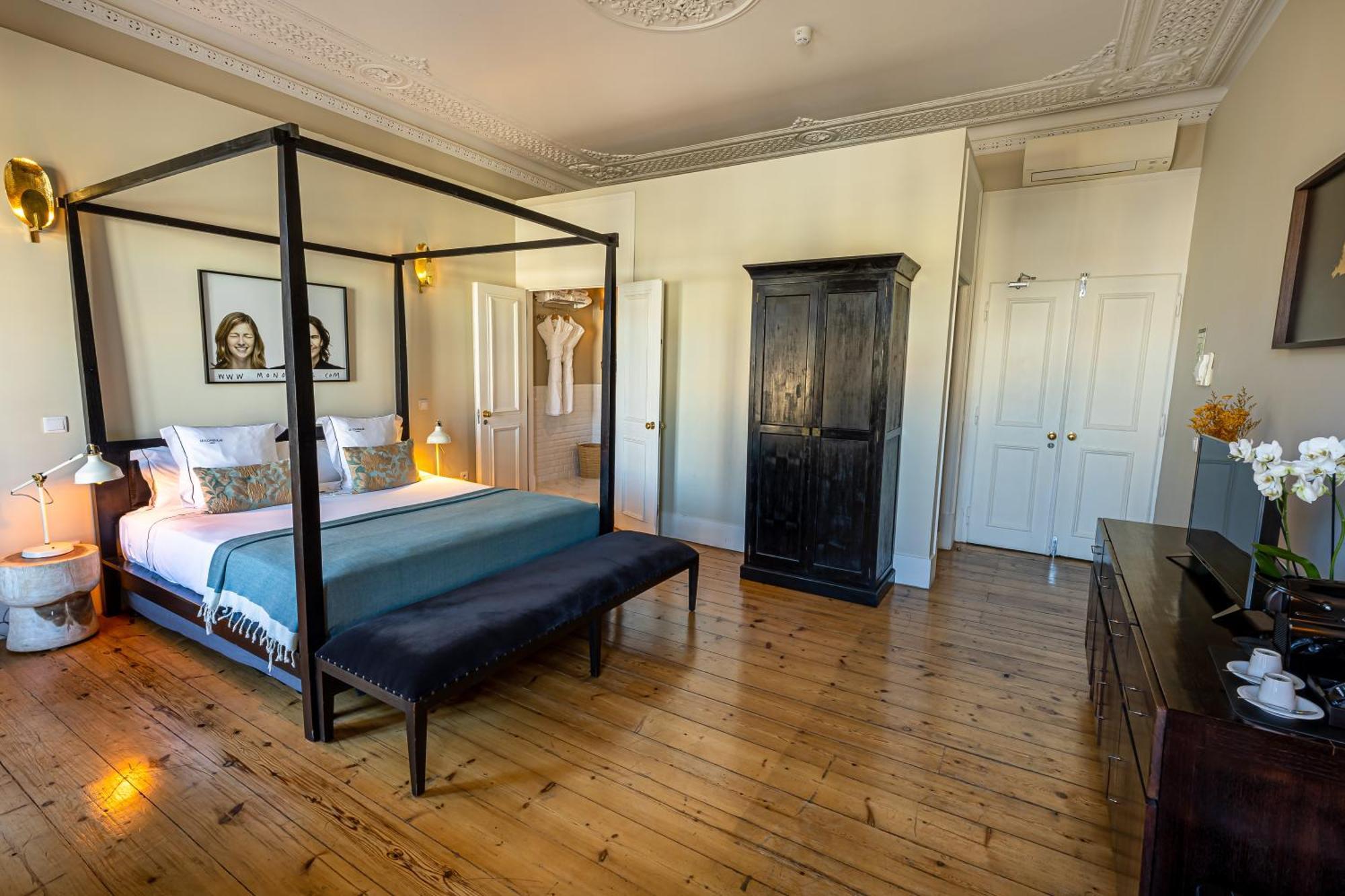 Deluxe Room Square View