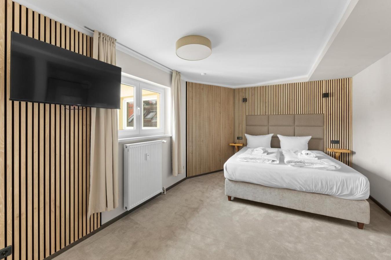 Zimmer mit Kingsize-Bett
