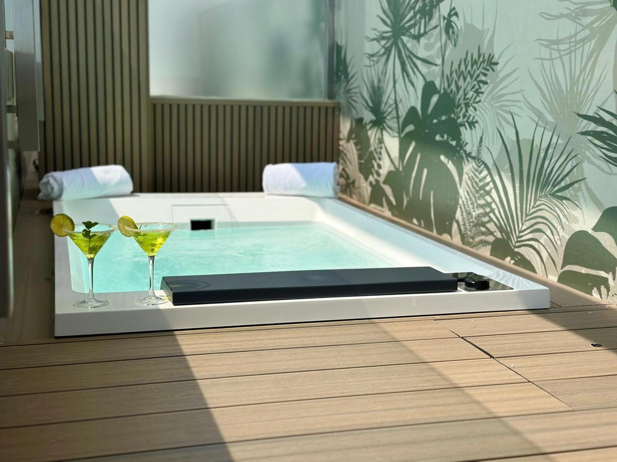 Deluxe Double or Twin Room Spa Bath