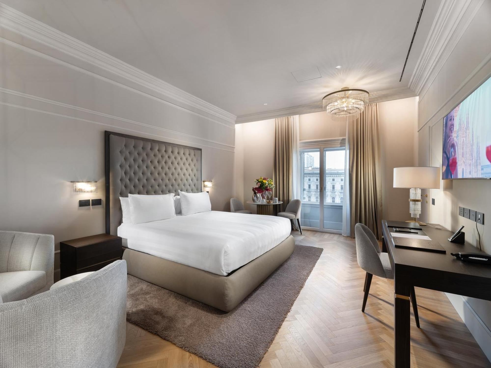 Junior Suite Duomo Cathedral View