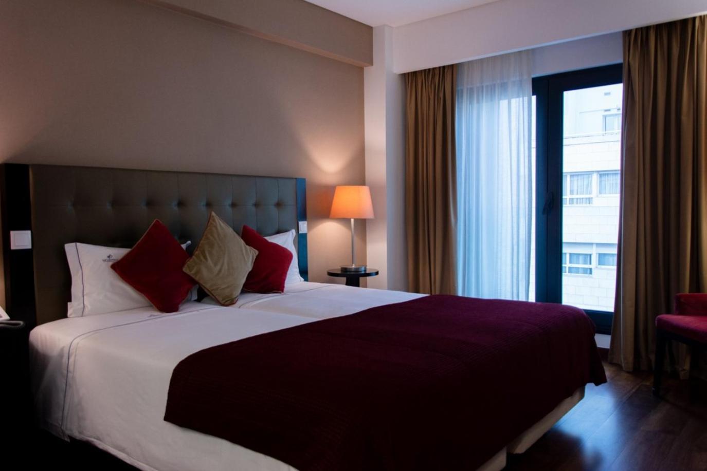 Quarto Executivo com Cama de Casal ou 2 de Solteiro
