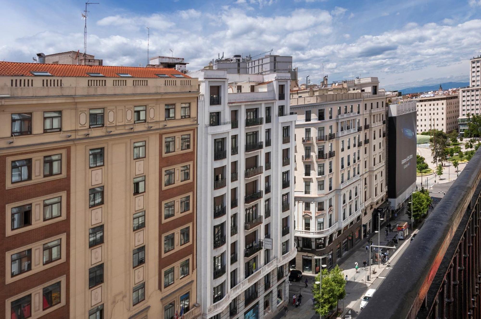 Chambre Triple Supérieure - Vue sur Avenue Gran Vía