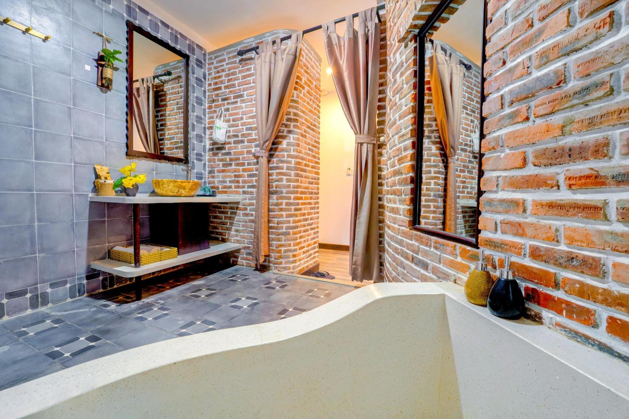 Queen Room Garden View