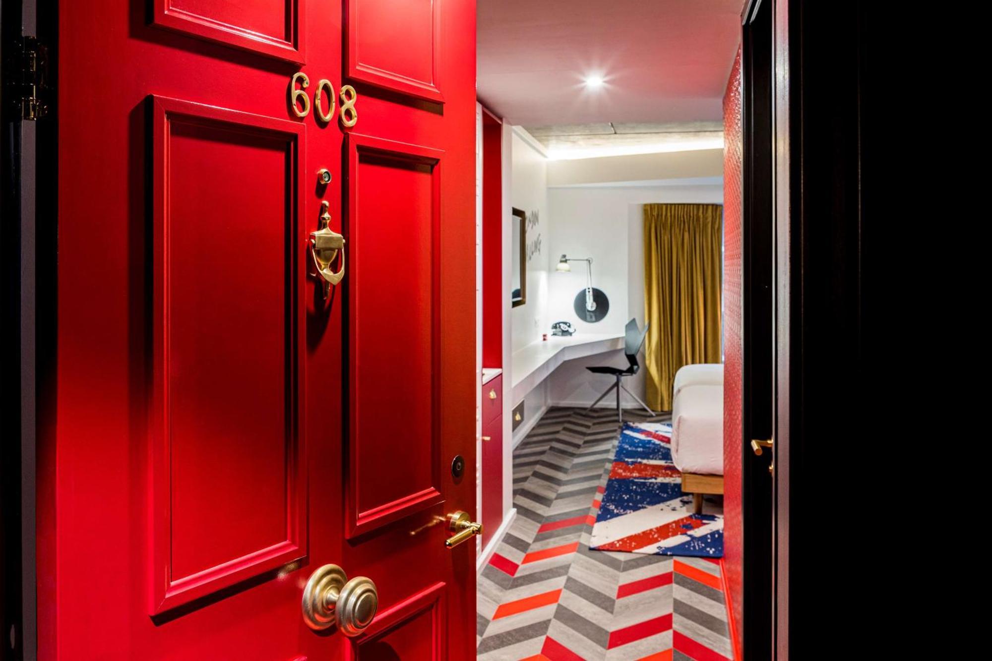 nhow Deluxe Superior Room