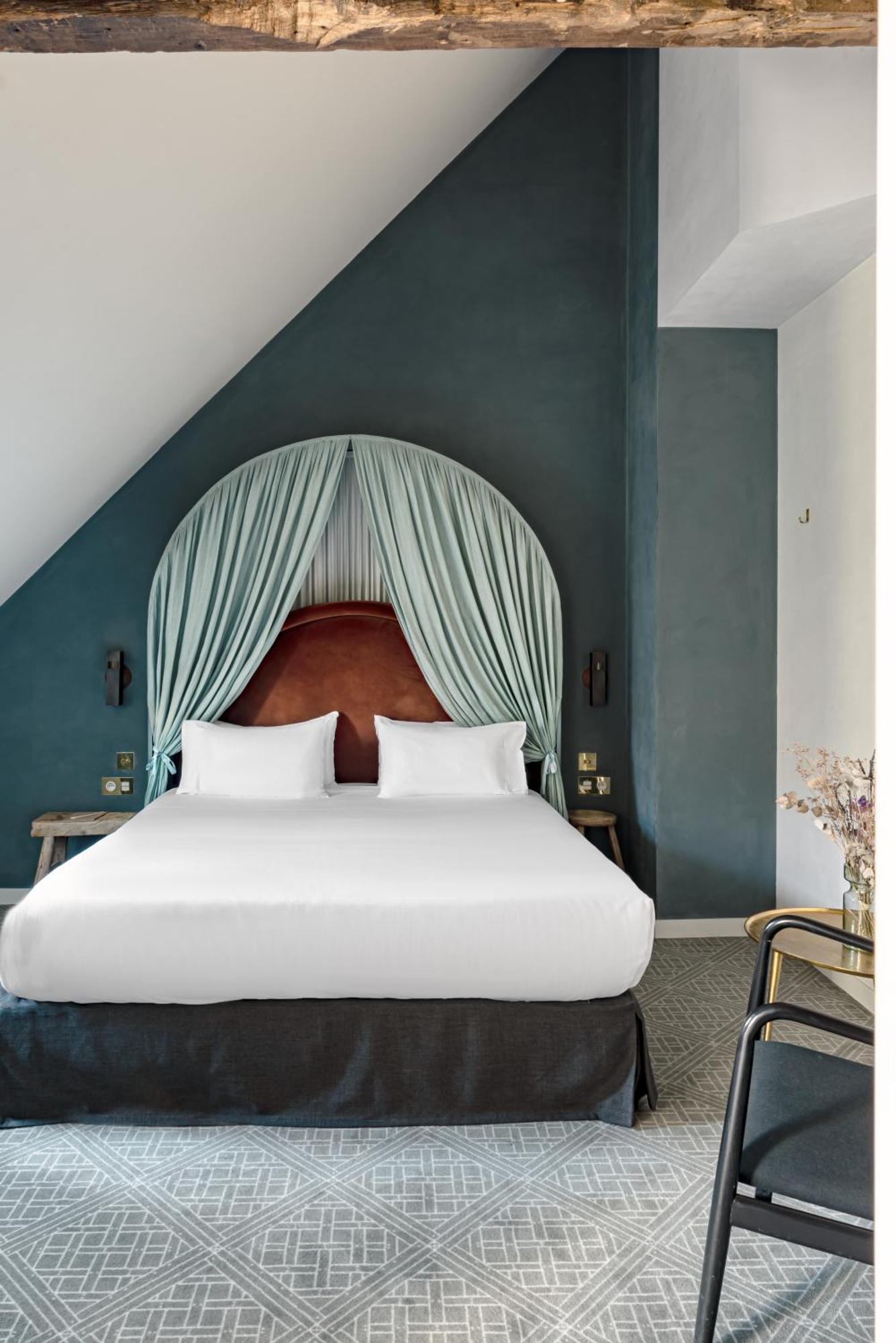 Junior Suite Parisian Eaves